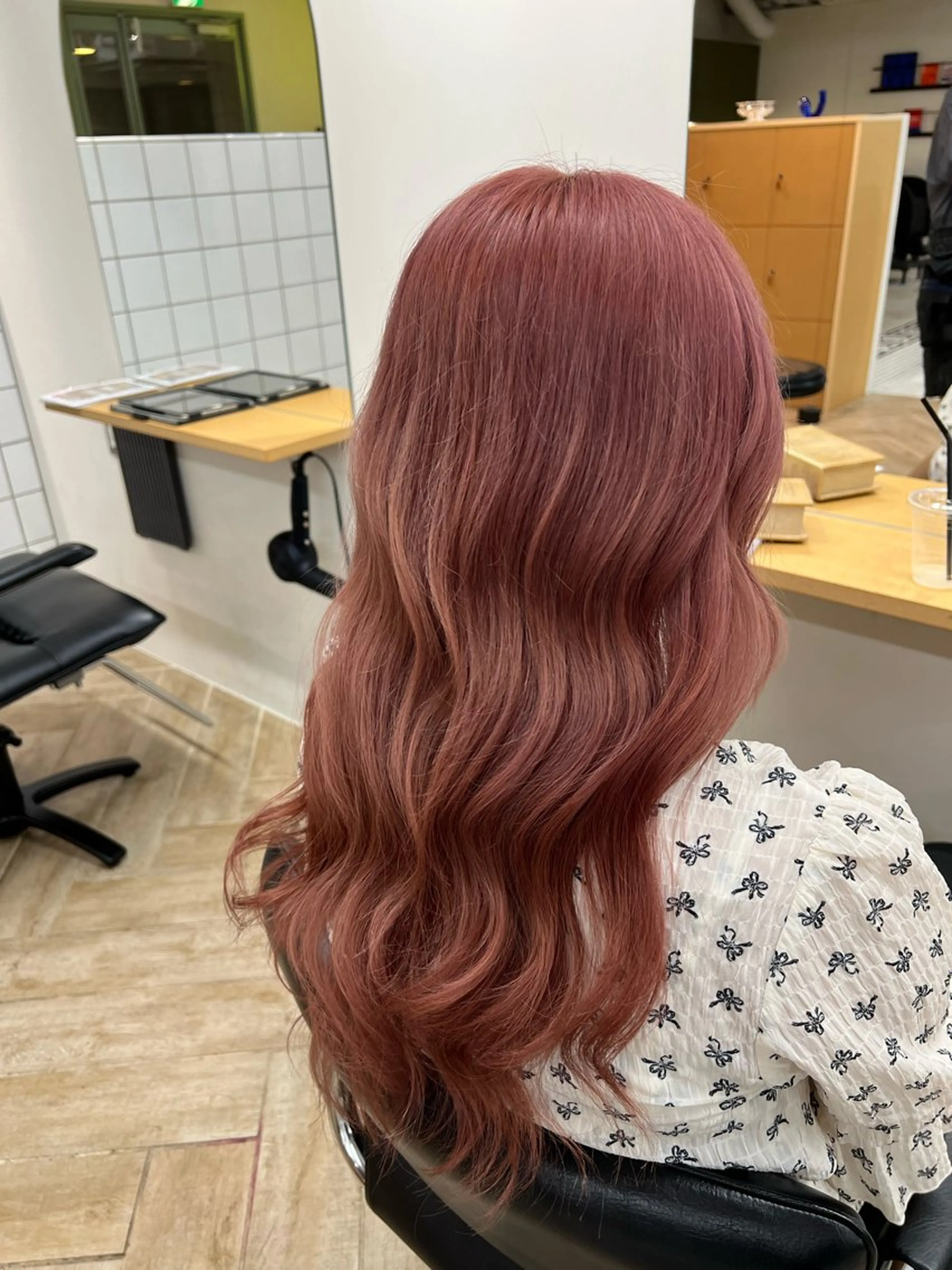 ロング カラー カット ヘアカラー トリートメント ベージュ/グレージュ 新潟/万代/井上佑のヘアスタイル