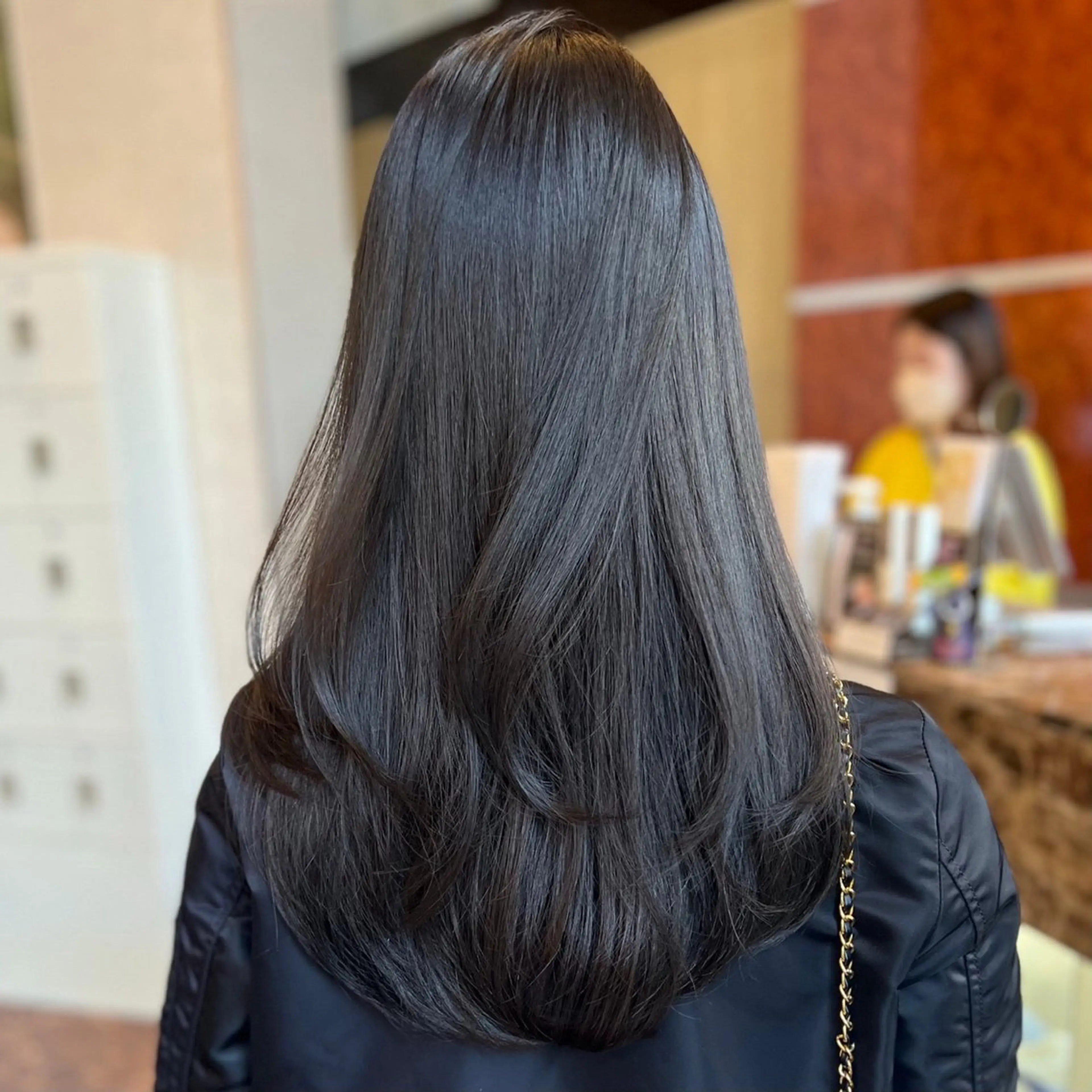 ロング カラー ブルーカラー 透明感カラー 髪質改善 ヘアカラー トリートメント olino/西田辺 エフェクトブリーチのヘアスタイル