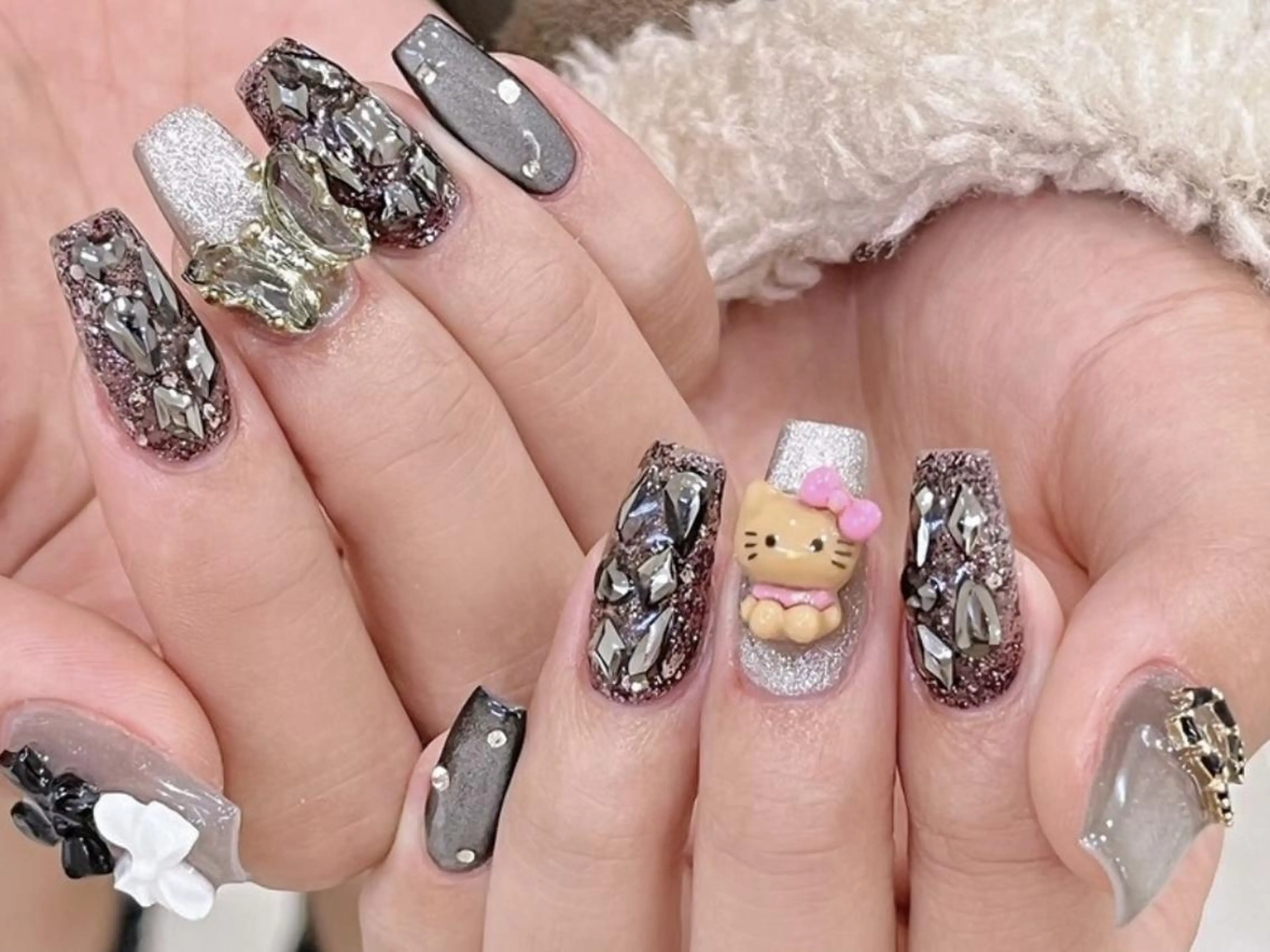 ネイル アートネイル ガーリー マグネットネイル 持ち込み 🦋y y Nail 🤍のネイルデザイン