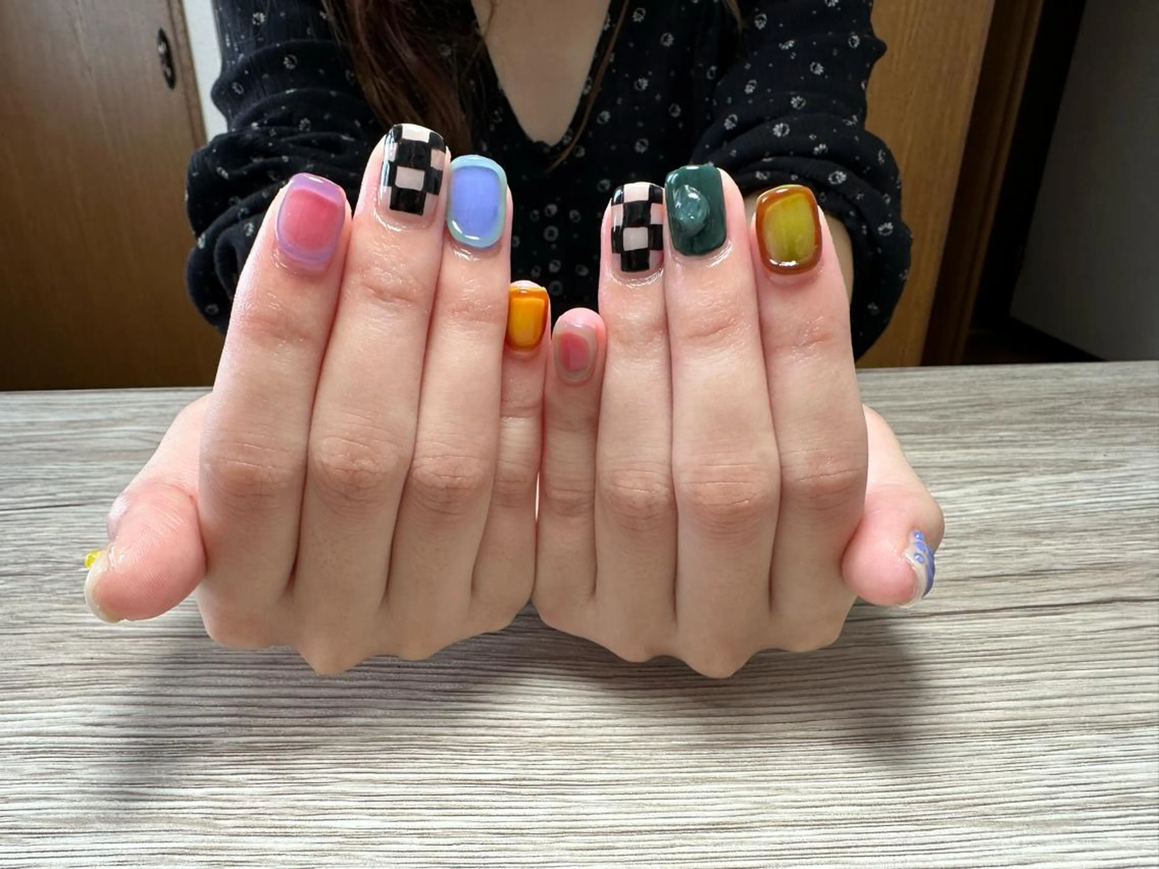 ネイル ハンドネイル akanail .のネイルデザイン
