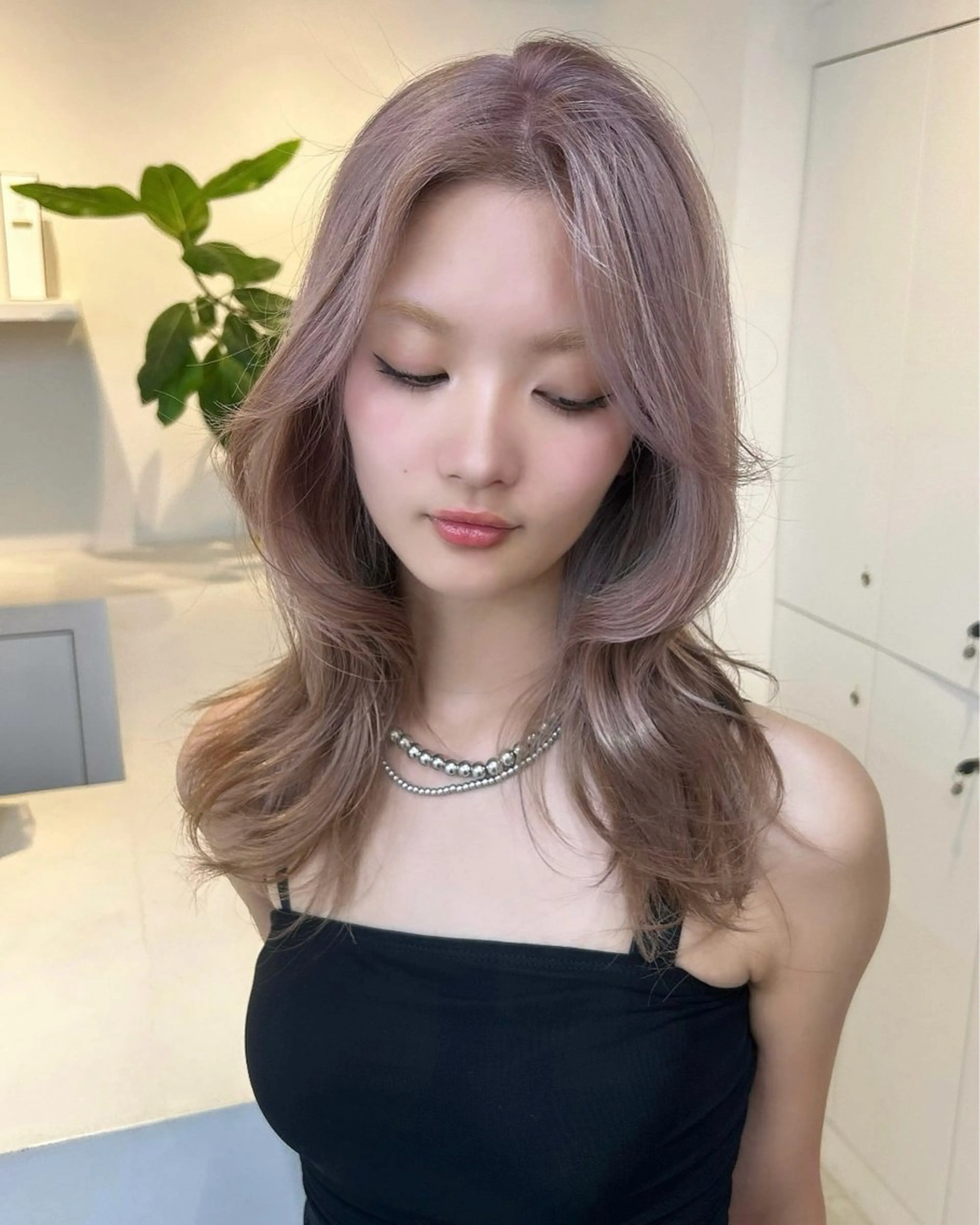 ミディアム カラー ヘアカラー トリートメント ヘアセット 透け感ベージュ🤍 ハイトーンカラーのヘアスタイル