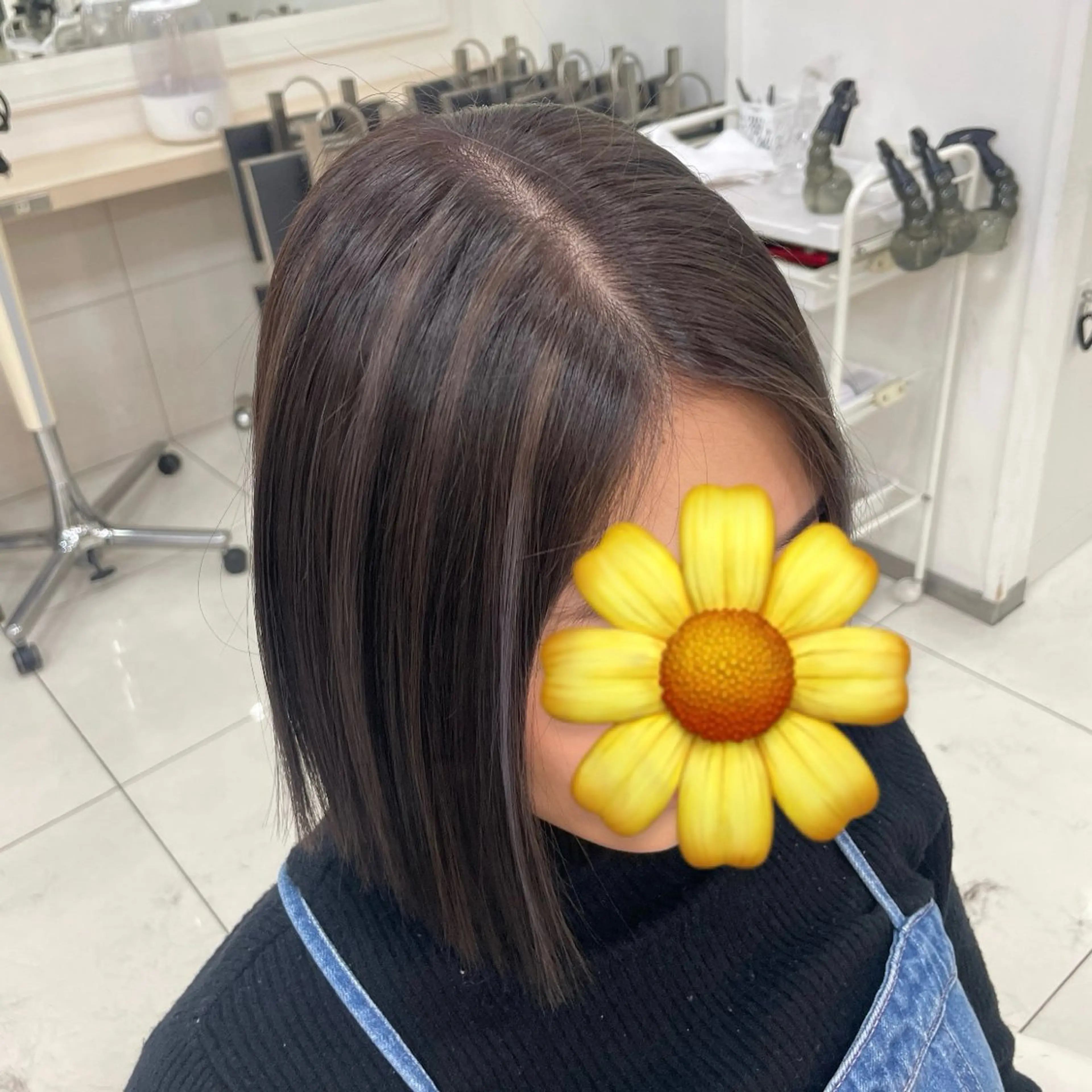 ミディアム カラー 崎山 紗吏のヘアスタイル