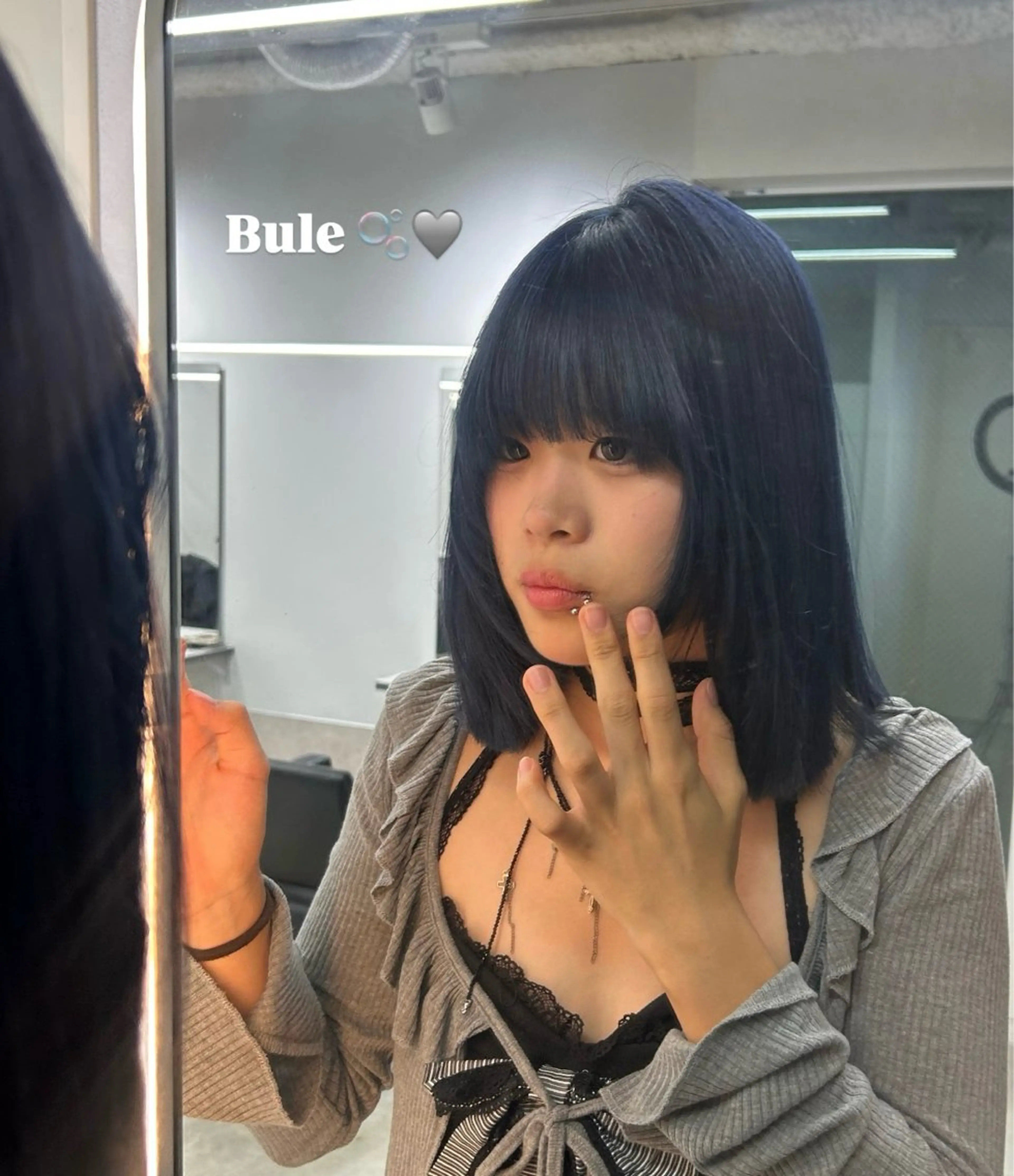 セミロング カラー ヘアカラー MOE🌙 博多ハイトーンのヘアスタイル