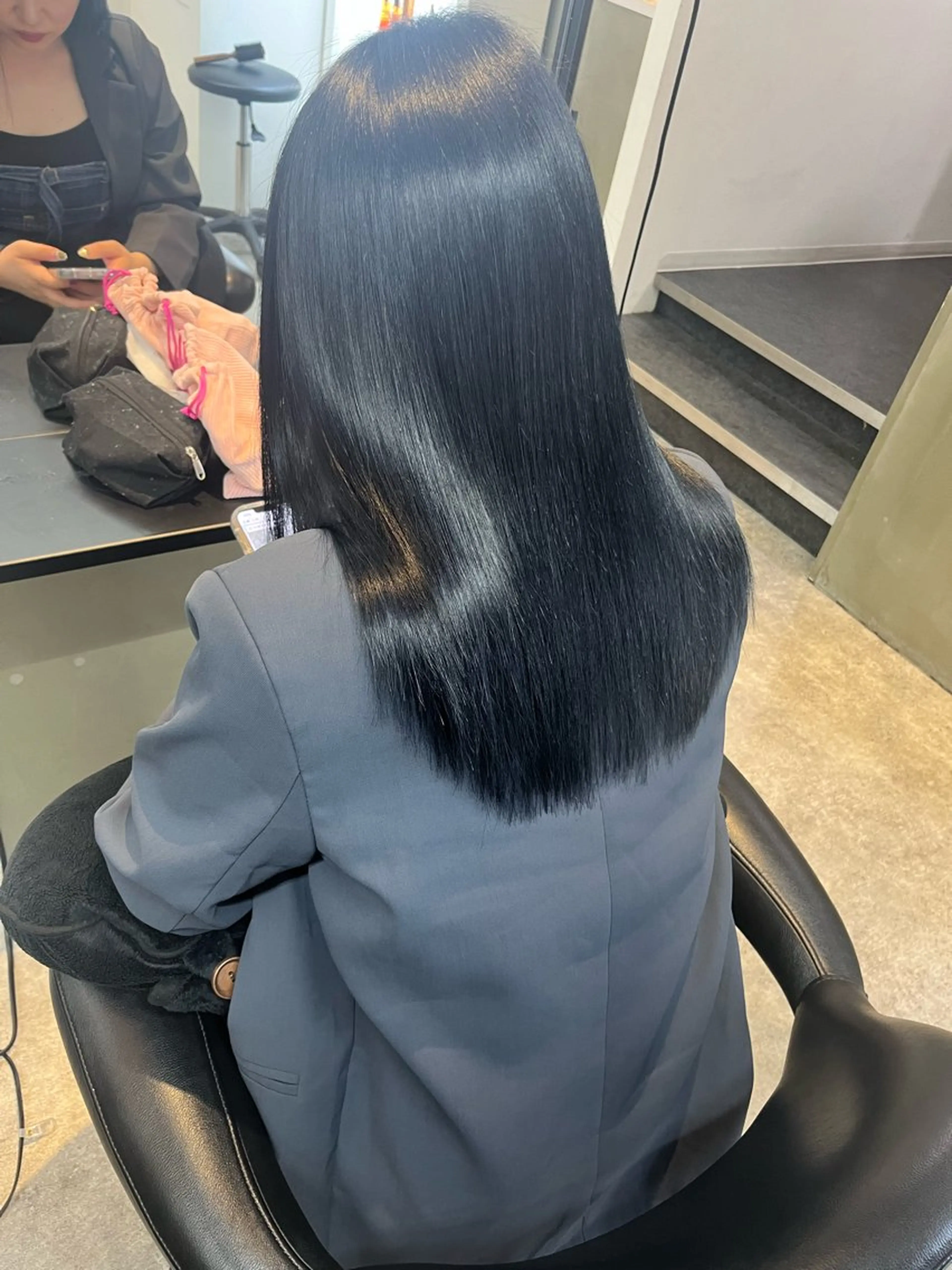 セミロング カラー 黒髪 ブルーカラー ブルーブラック ヘアカラー トリートメント kanato🇰🇷 【札幌韓国ヘア】のヘアスタイル