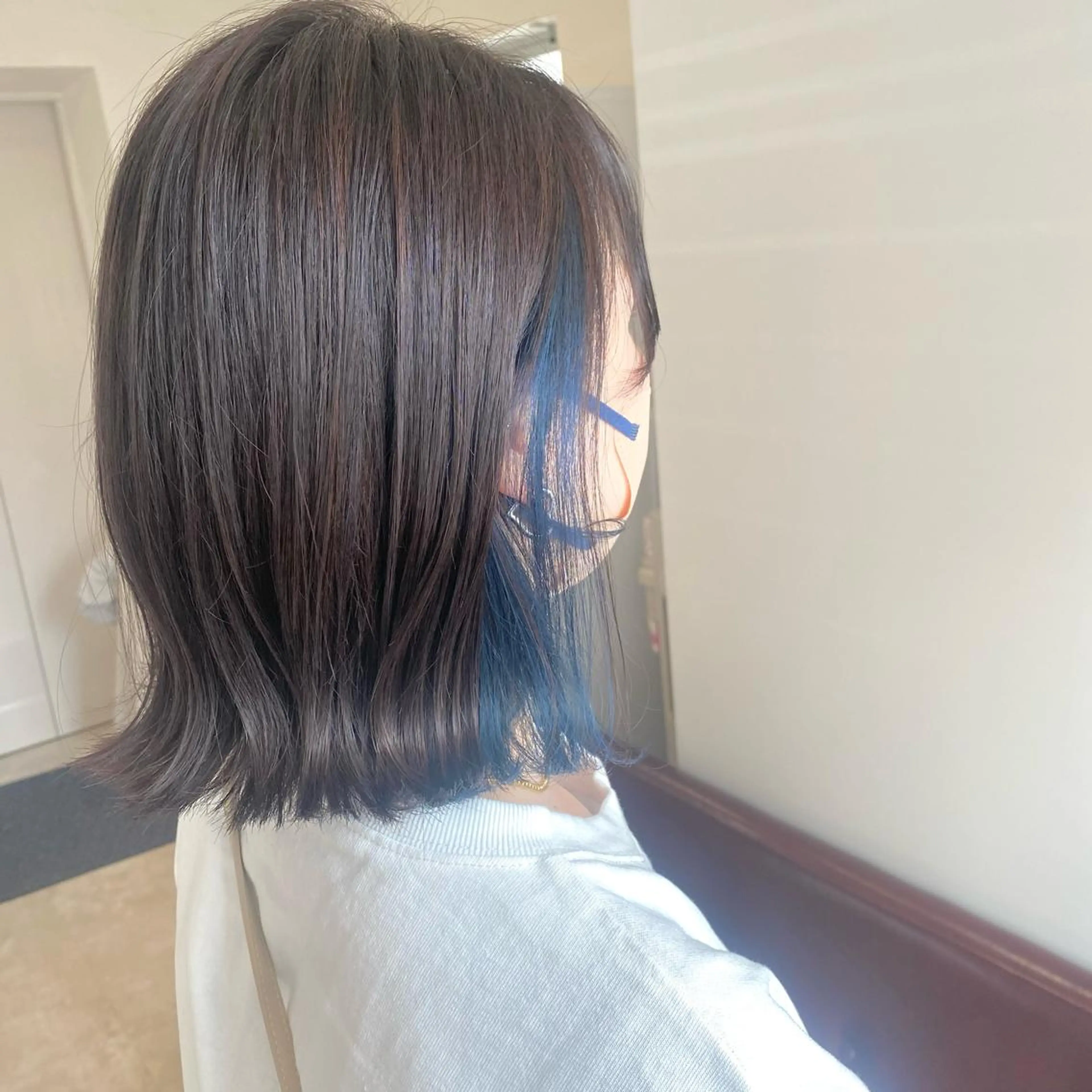 前髪カット　インナーブリーチ　カラー全体　ハホニコトリートメントの写真