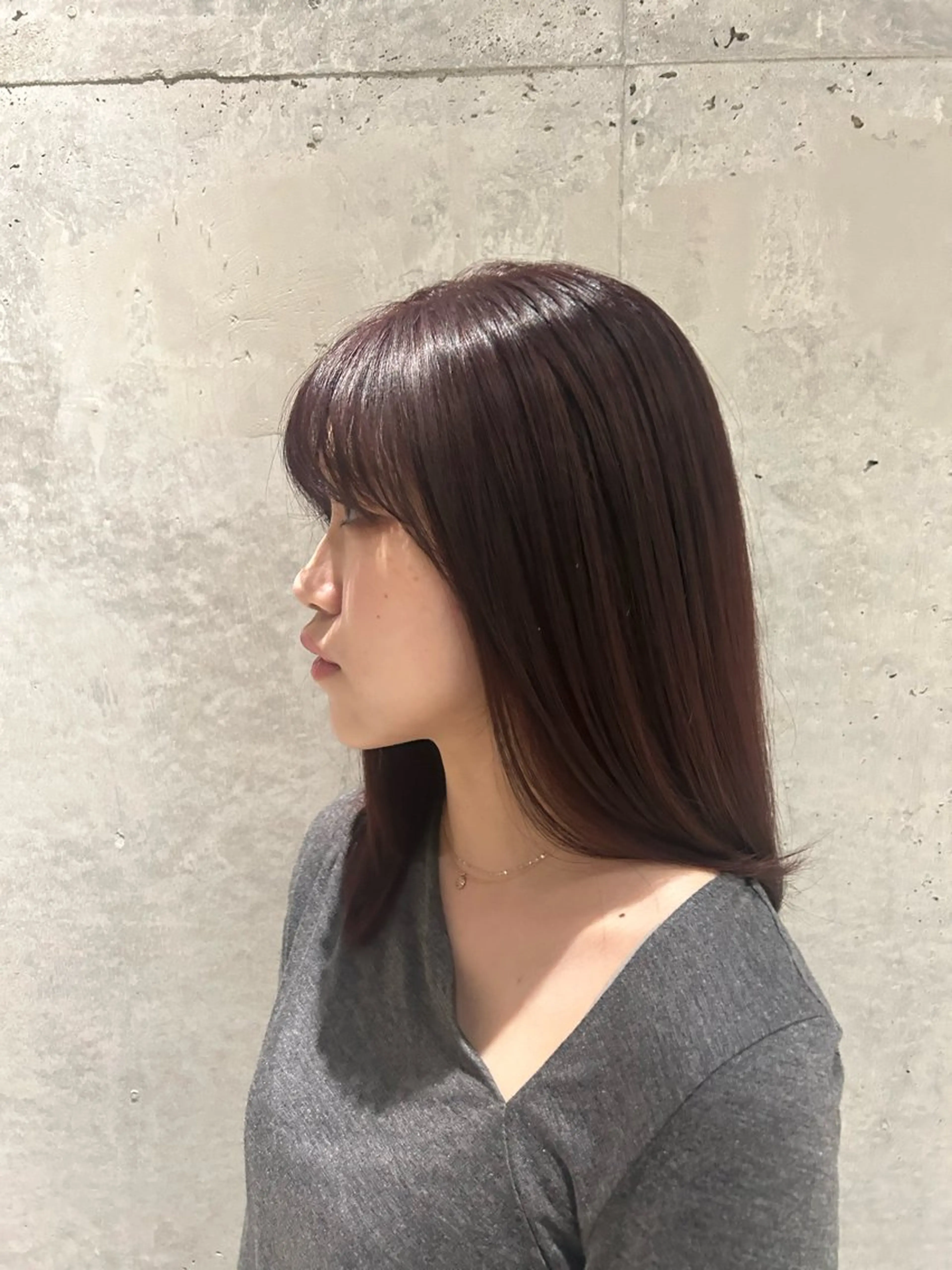 セミロング カラー パープルカラー レッドカラー uusi所属・Serena 清澄白河のヘアスタイル