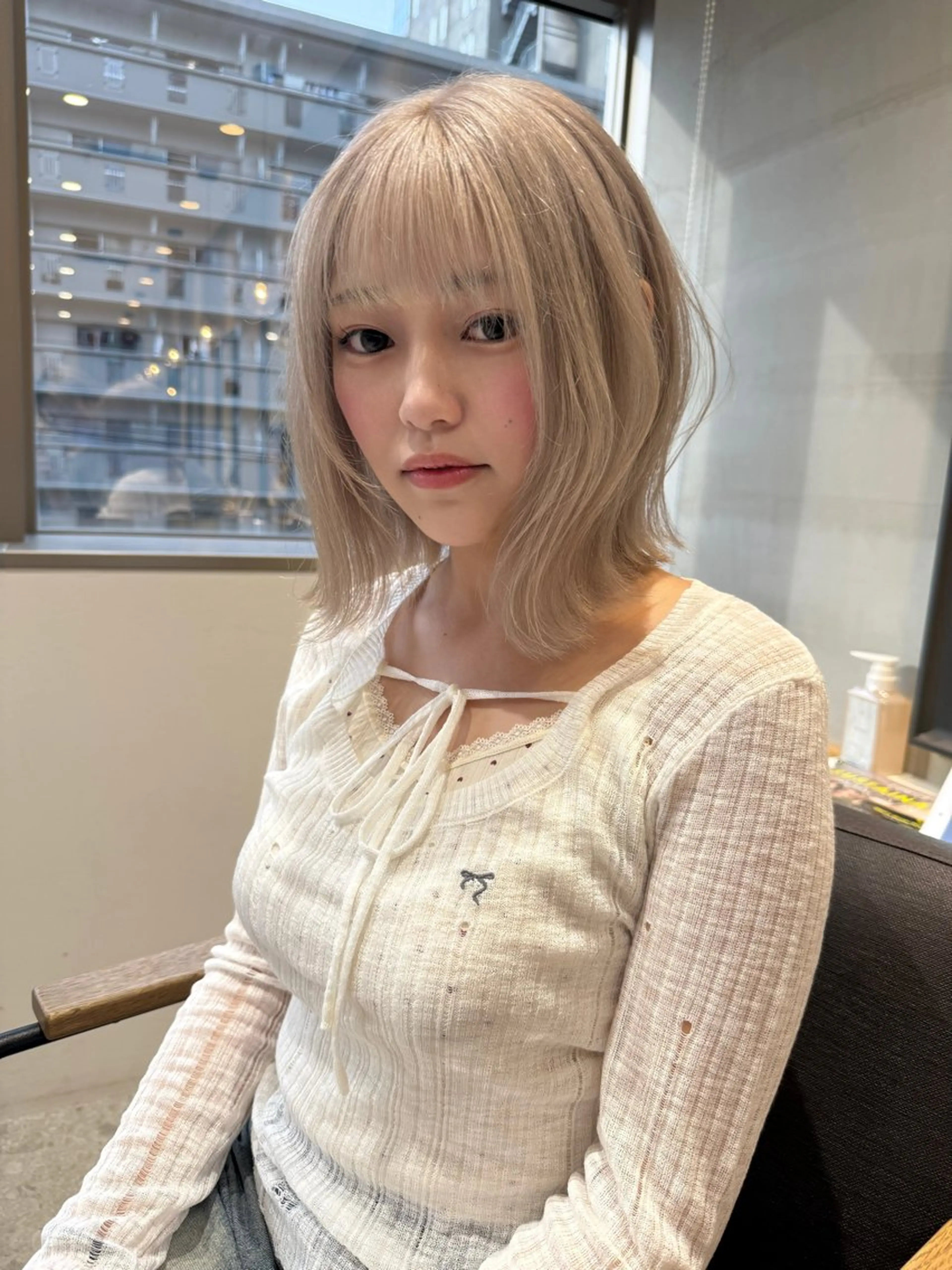 ミディアム カラー ヘアカラー トリートメント 💛美髪ハイトーン LEON🩶のヘアスタイル