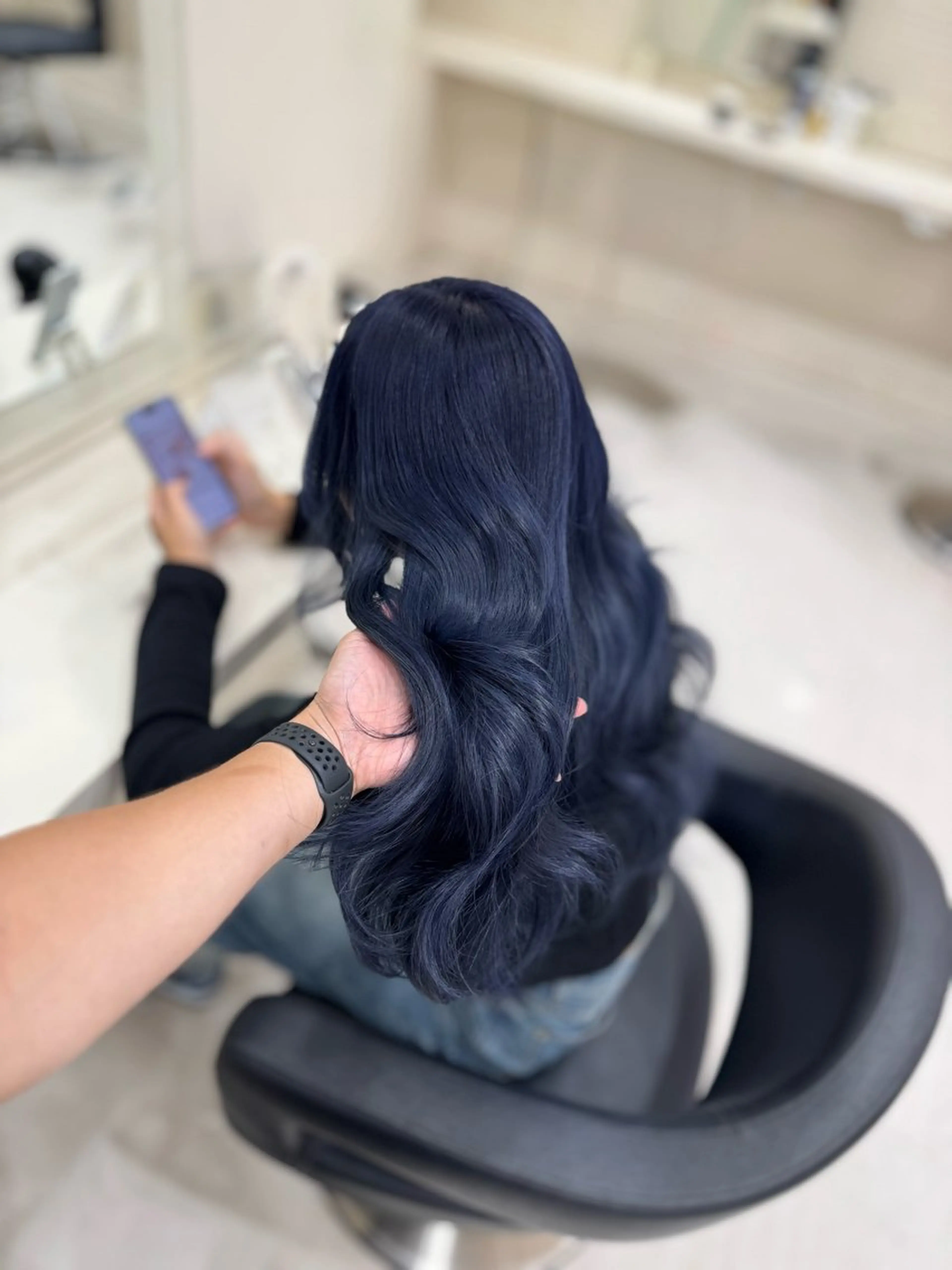 ロング カラー 黒髪 ブリーチ ブルーカラー ブルーブラック 透明感カラー ヘアカラー 池袋美容室 齋藤晴のヘアスタイル