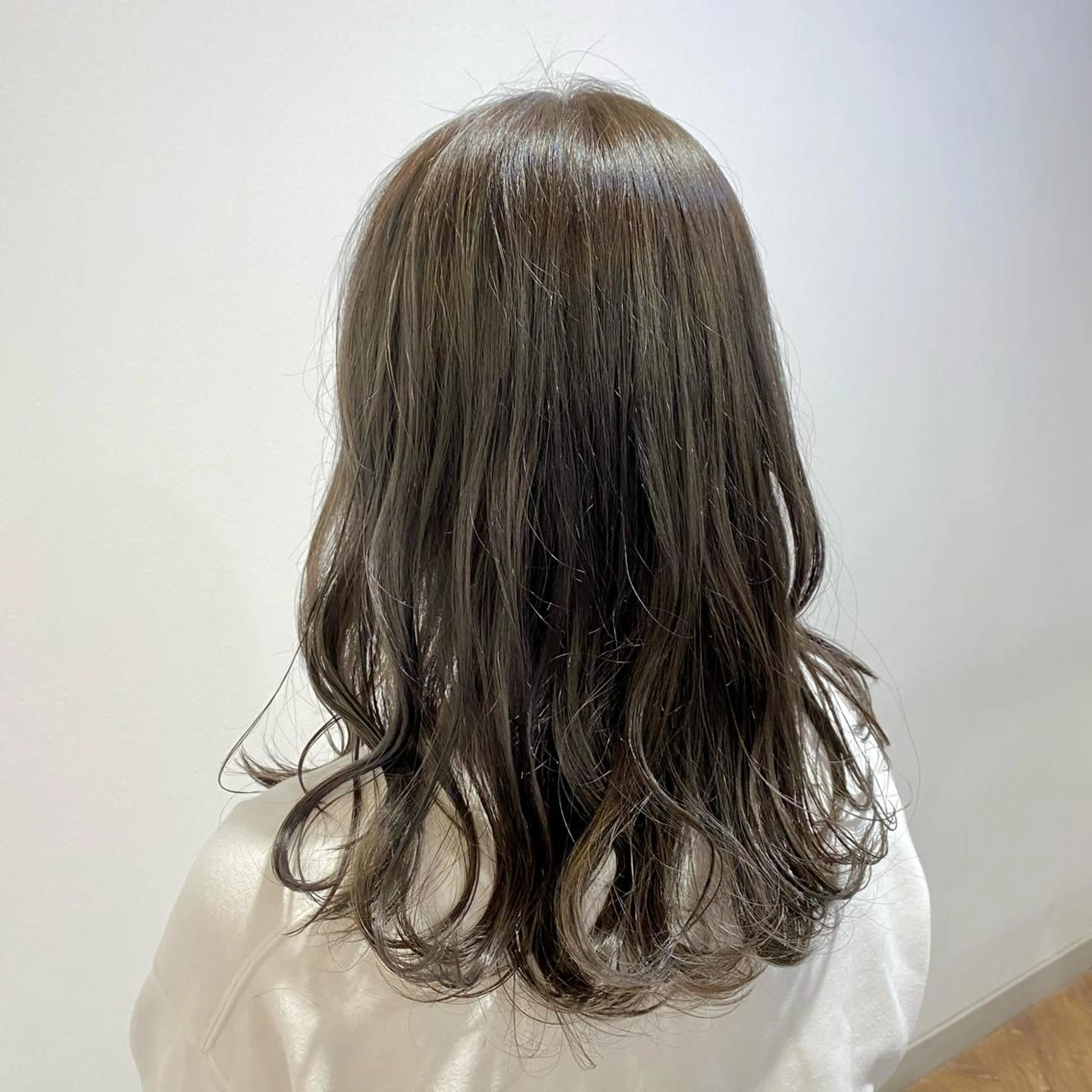 セミロング カラー メンズパーマ 西條真治のヘアスタイル