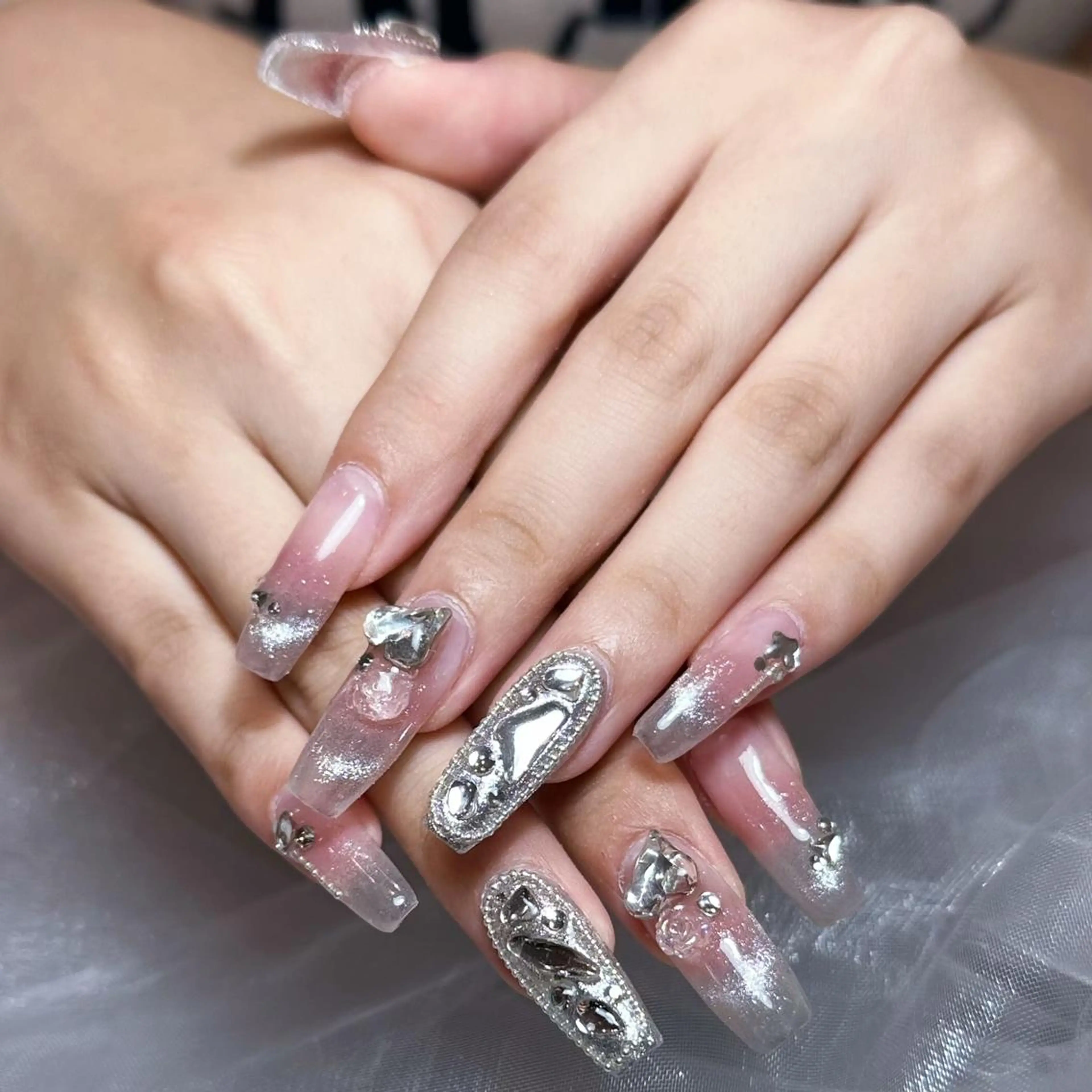 ネイル アートネイル オーロラネイル ガーリー キラキラネイル マグネットネイル ハンドネイル YOYO 💅のネイルデザイン