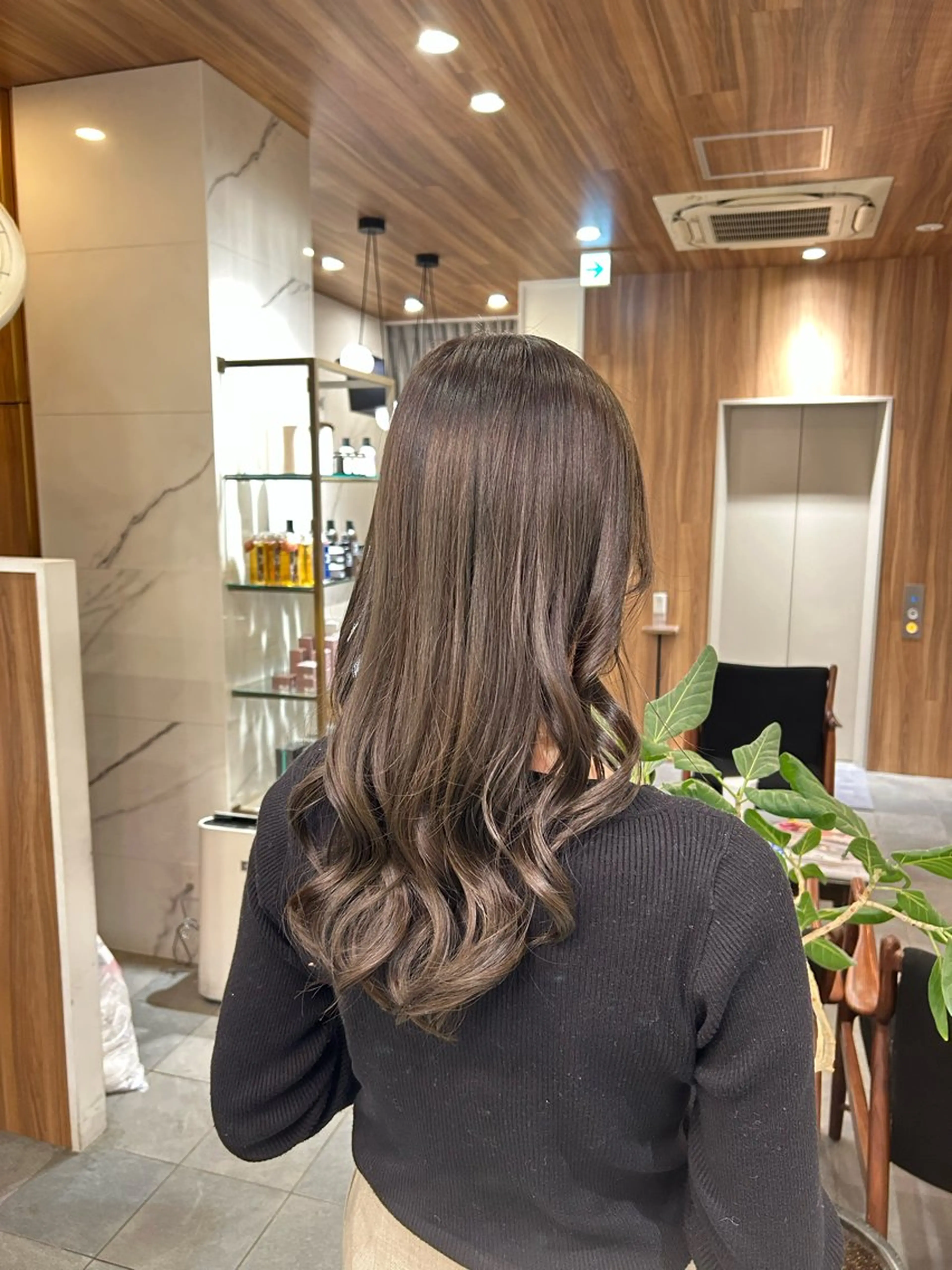 カラー ヘアカラー 根本 琴子のヘアスタイル