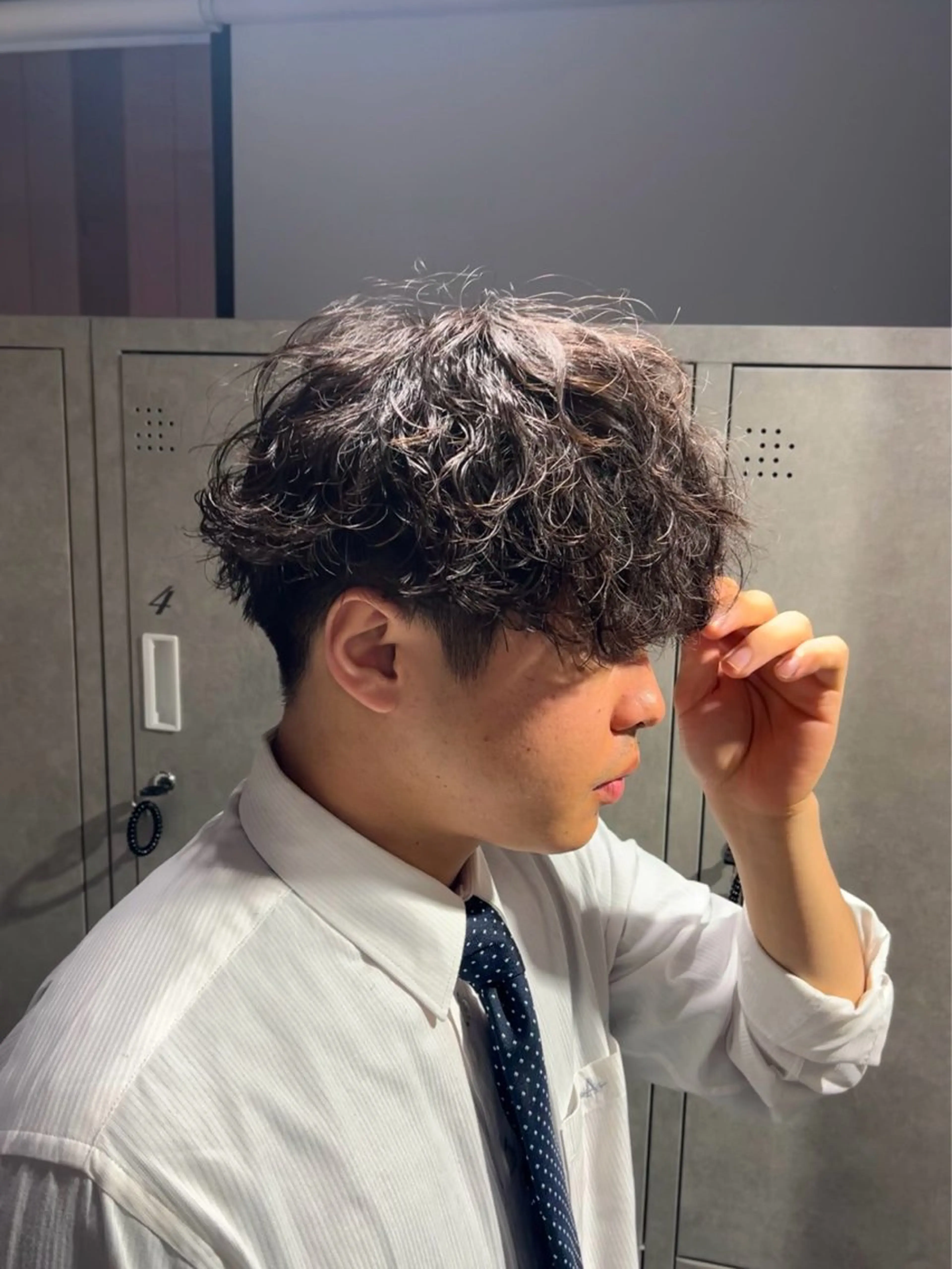 ショート カラー パーマ メンズ カット パーマ 【シャドウパーマ センターパート】義心のヘアスタイル