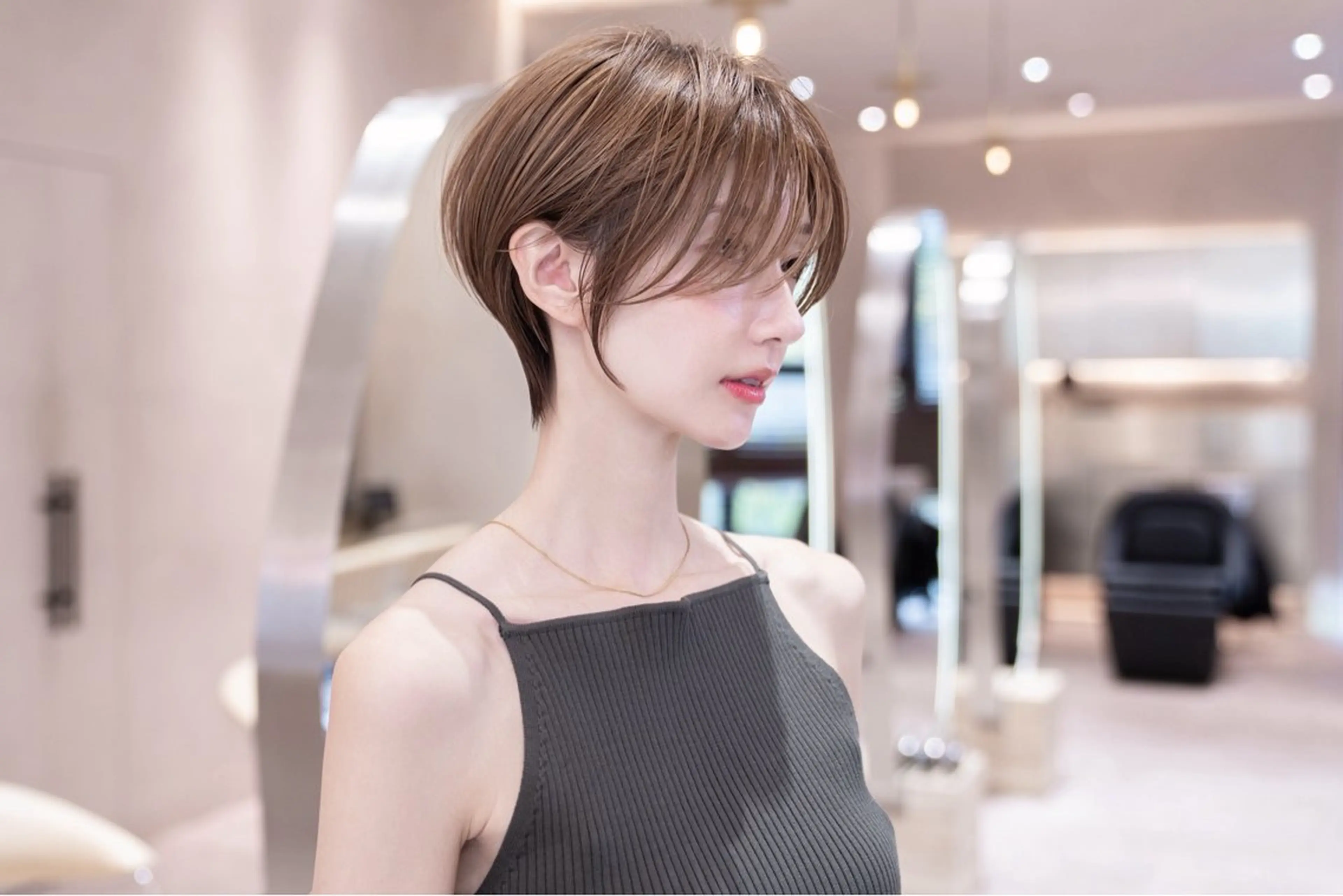 ショート カラー 新宿/複雑履歴/ ブリーチ/西川翔真のヘアスタイル