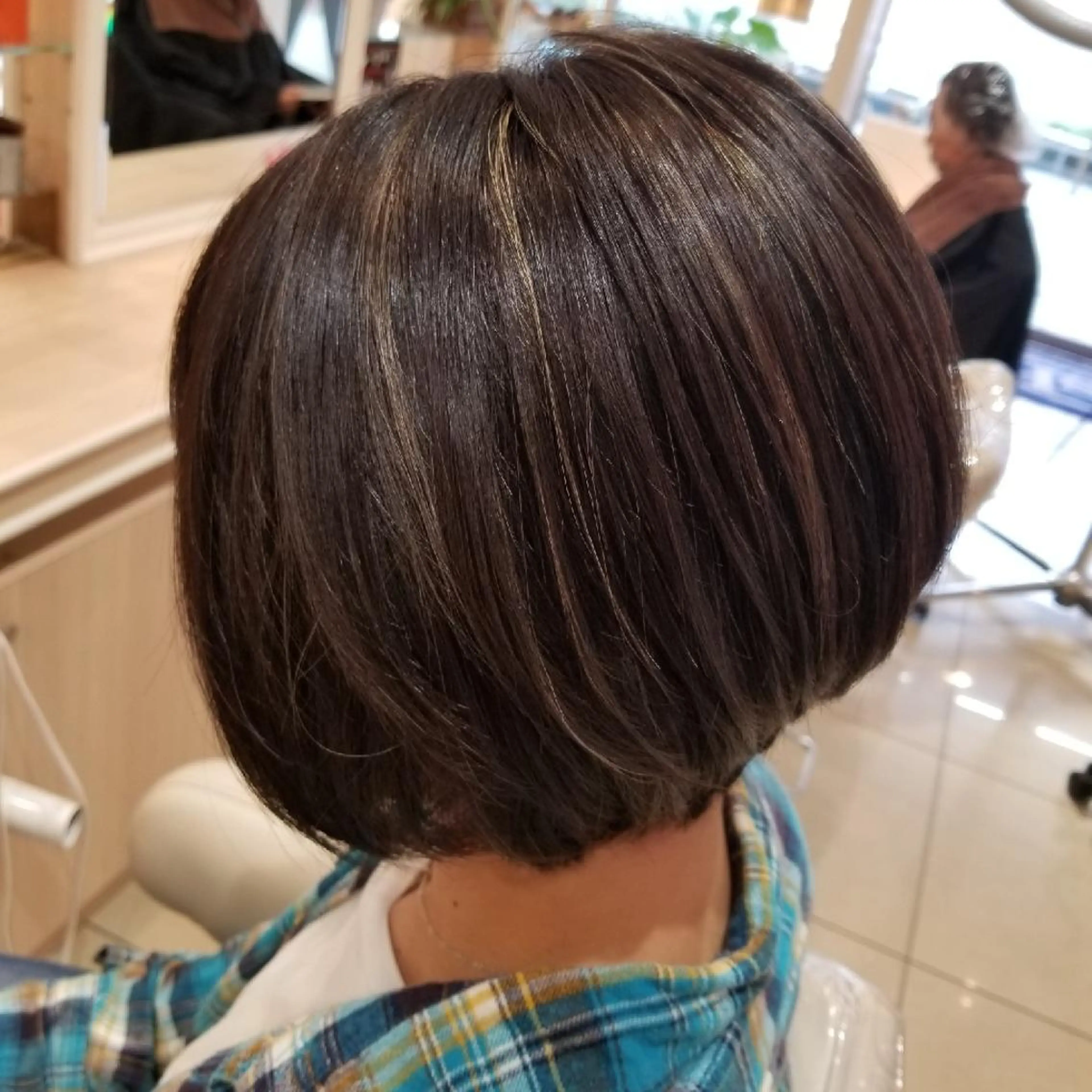 ショート カラー 山内 佐江子のヘアスタイル