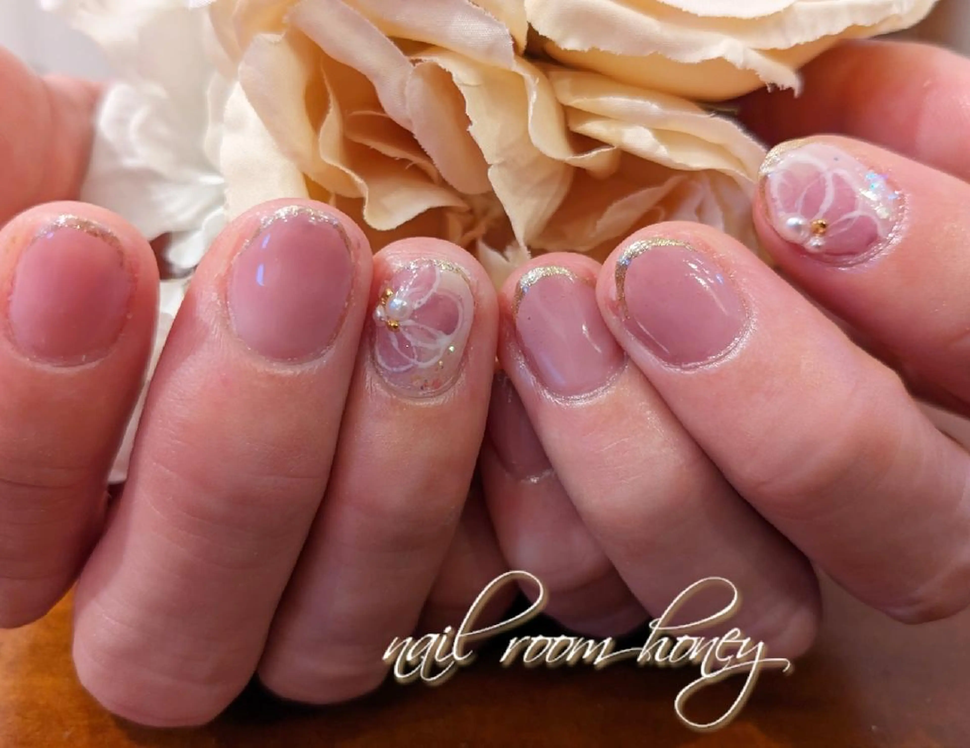 ネイル アートネイル フラワーネイル グラデーション ラメ(グリッター) ピンク nail room  honeyのネイルデザイン