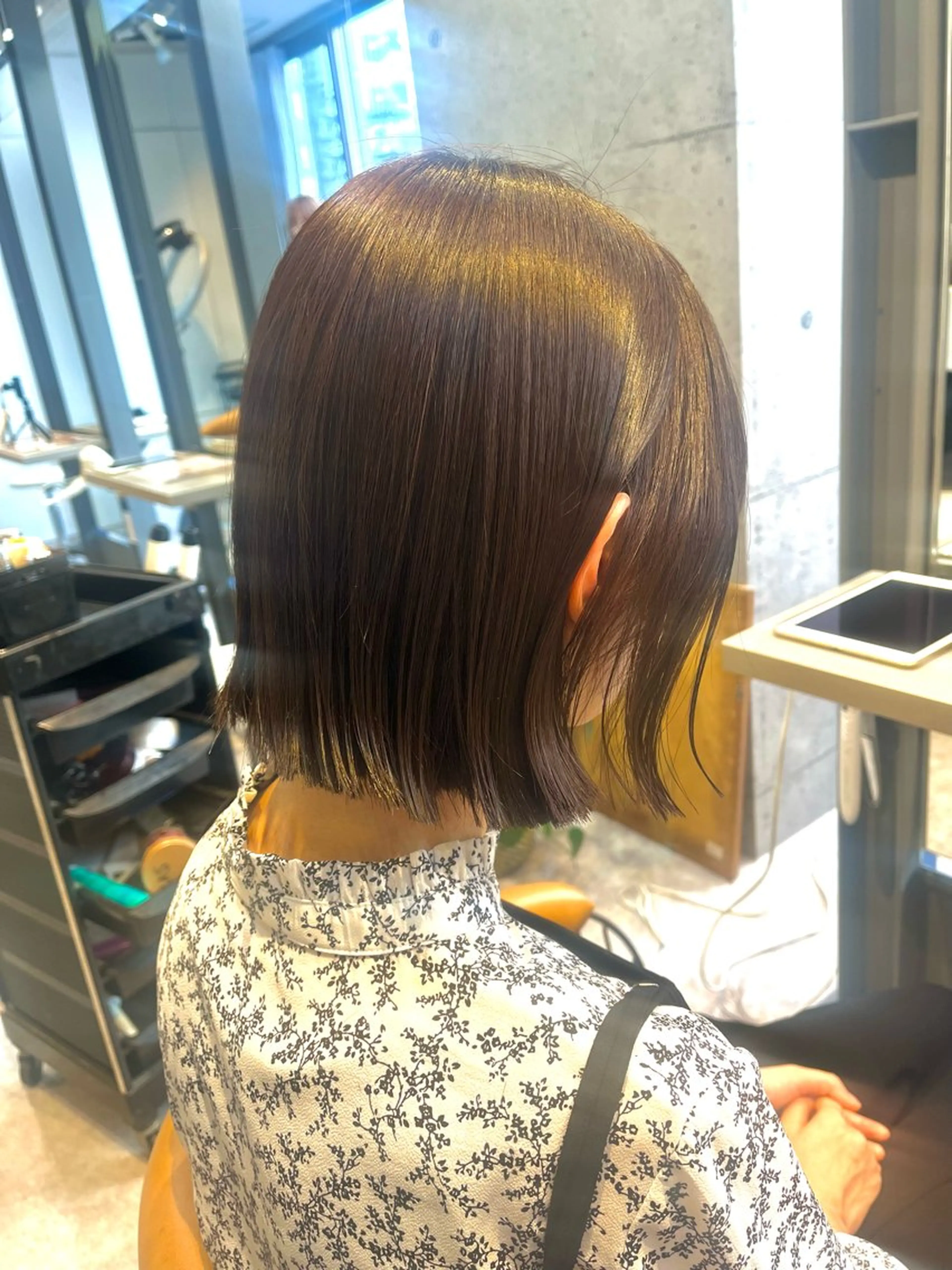 ミディアム カット ヘアカラー うしだ かおるのヘアスタイル