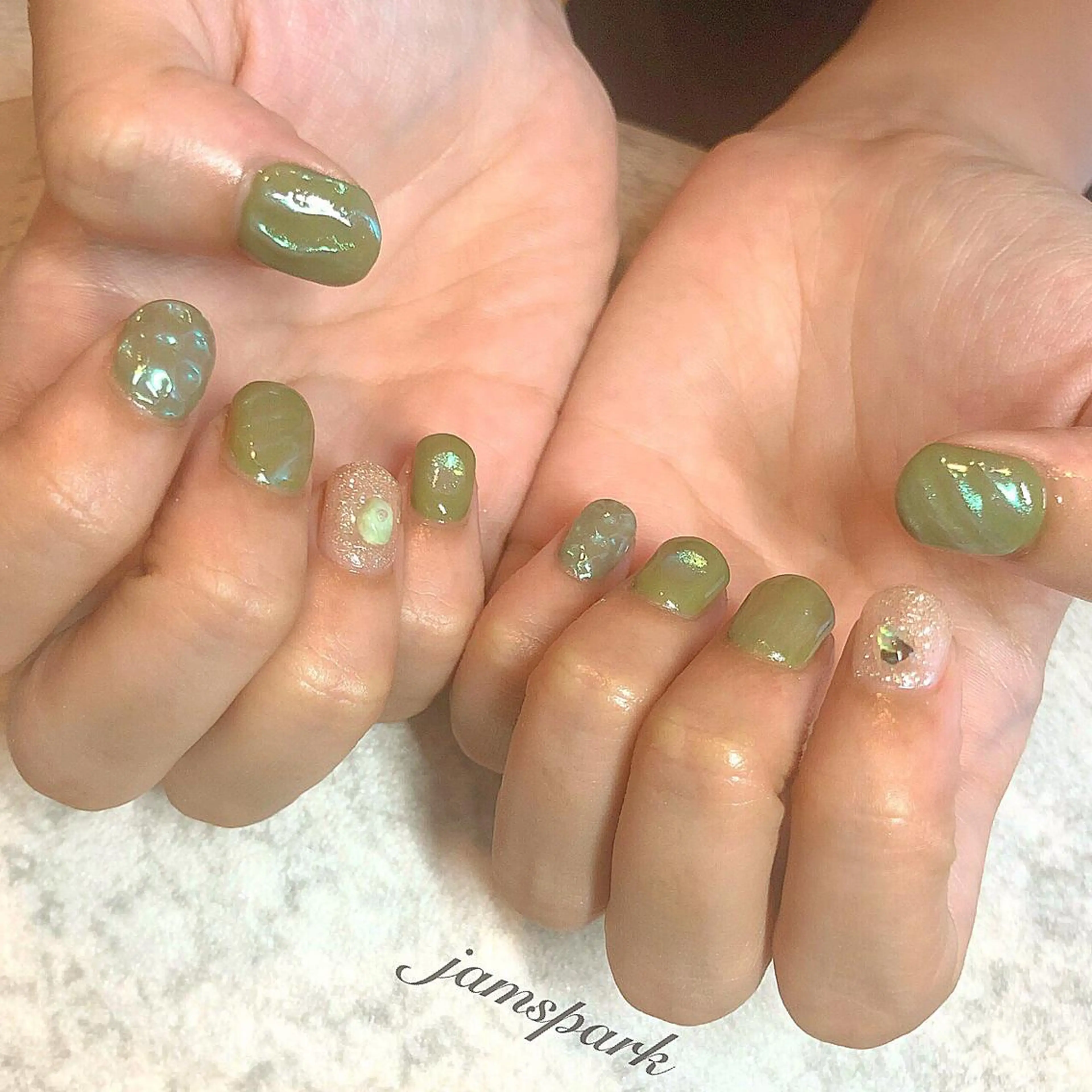 ネイル アートネイル ジェルネイル グリーン ミラーネイル ニュアンスネイル ハンドネイル jamspark ✨のネイルデザイン