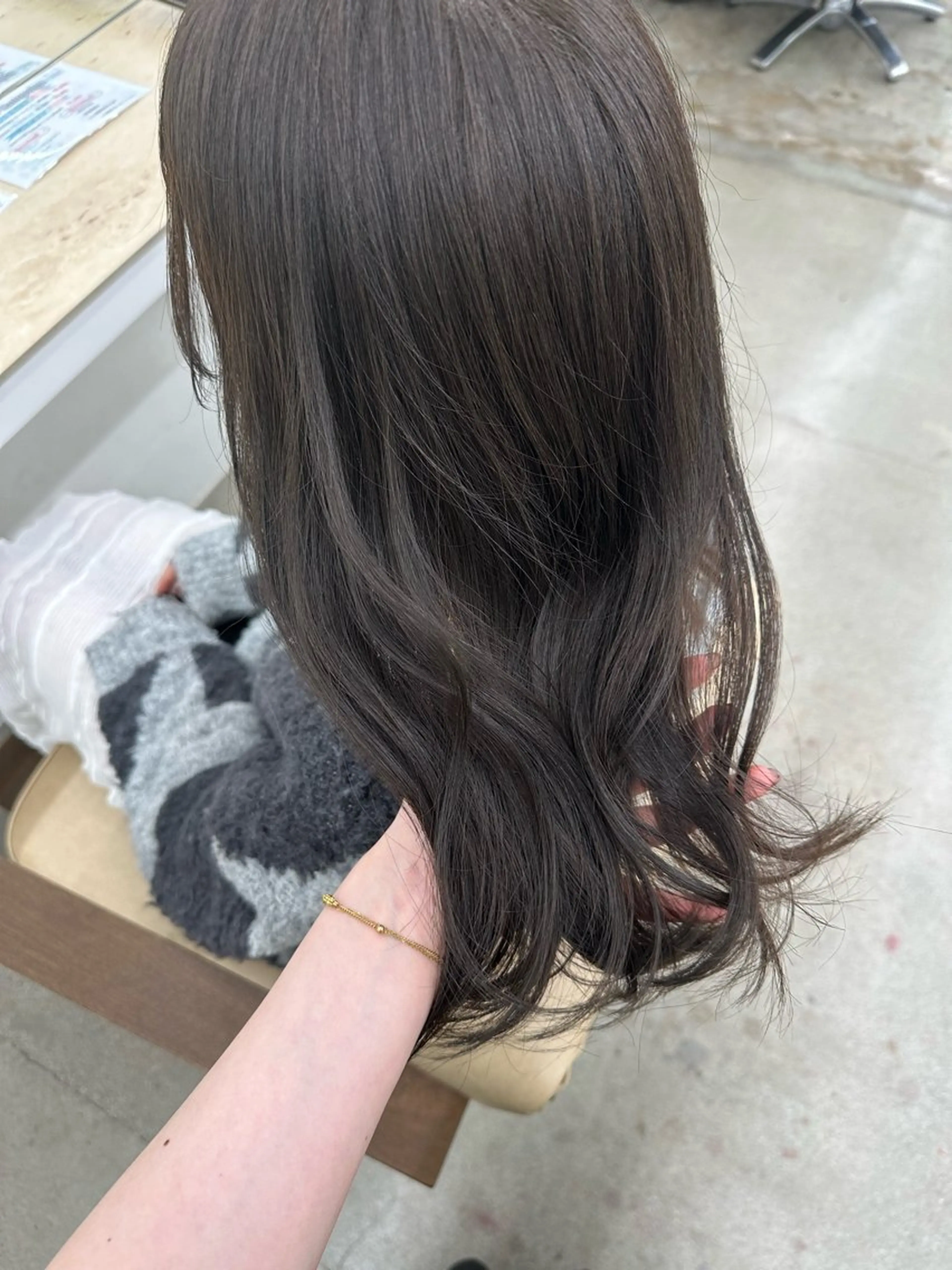ミディアム カラー アッシュ ベージュカラー 🌼透明感艶カラー オリーブ🌼河村咲のヘアスタイル