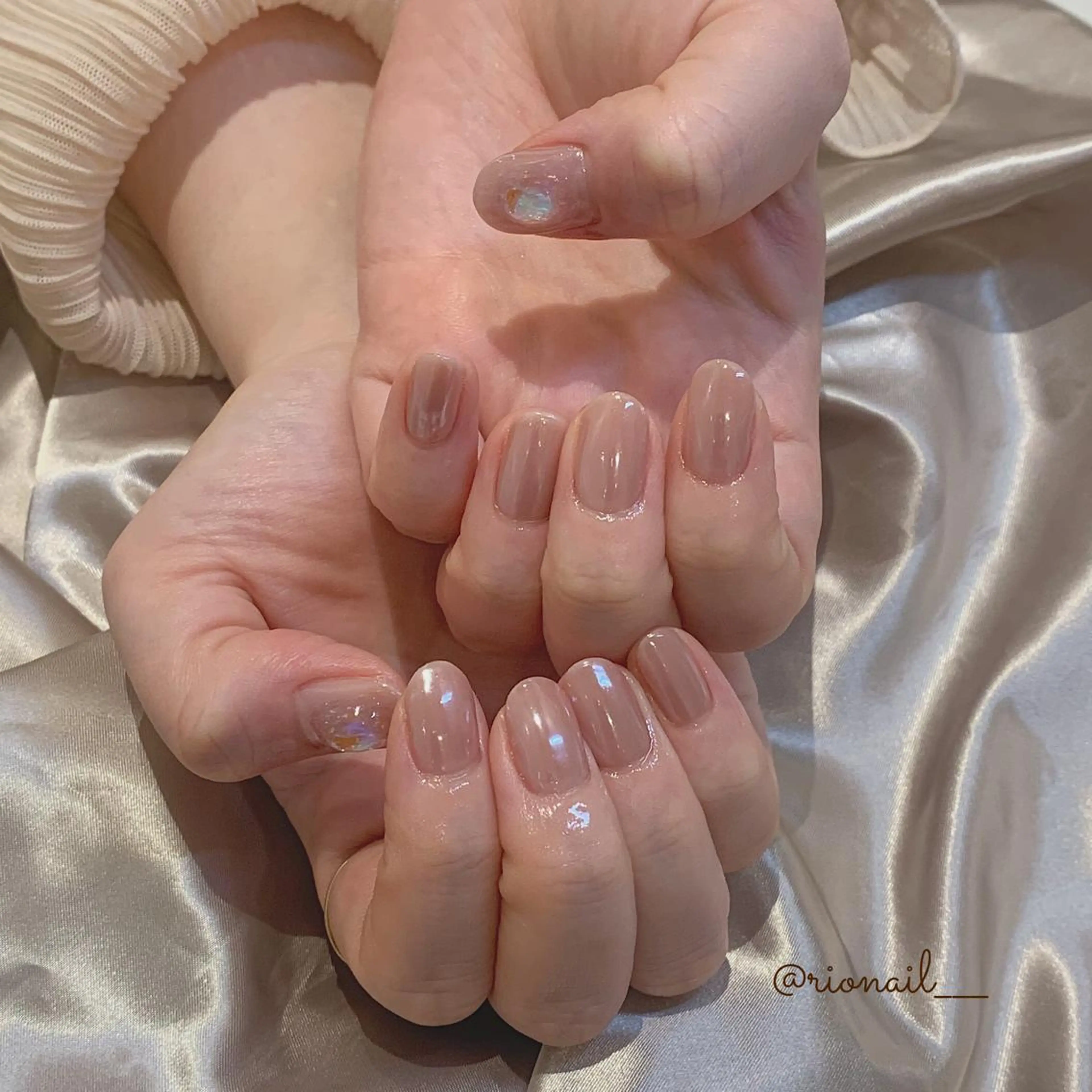 ネイル アートネイル 𝘙𝘪𝘰𝘯𝘢 ...🕯🤍のネイルデザイン