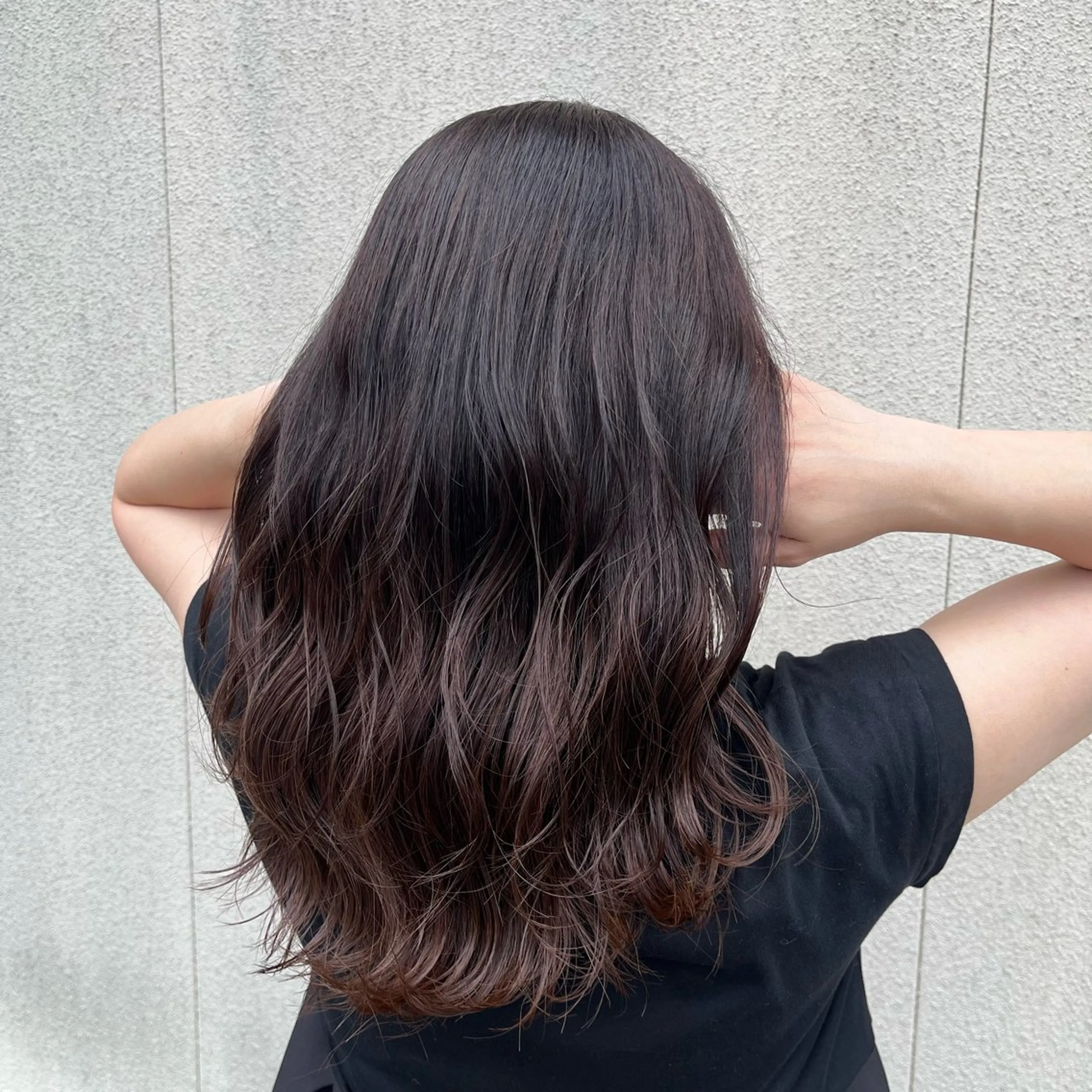 ロング 西 沙菜/トレンド カラー/透明感カラーのヘアスタイル