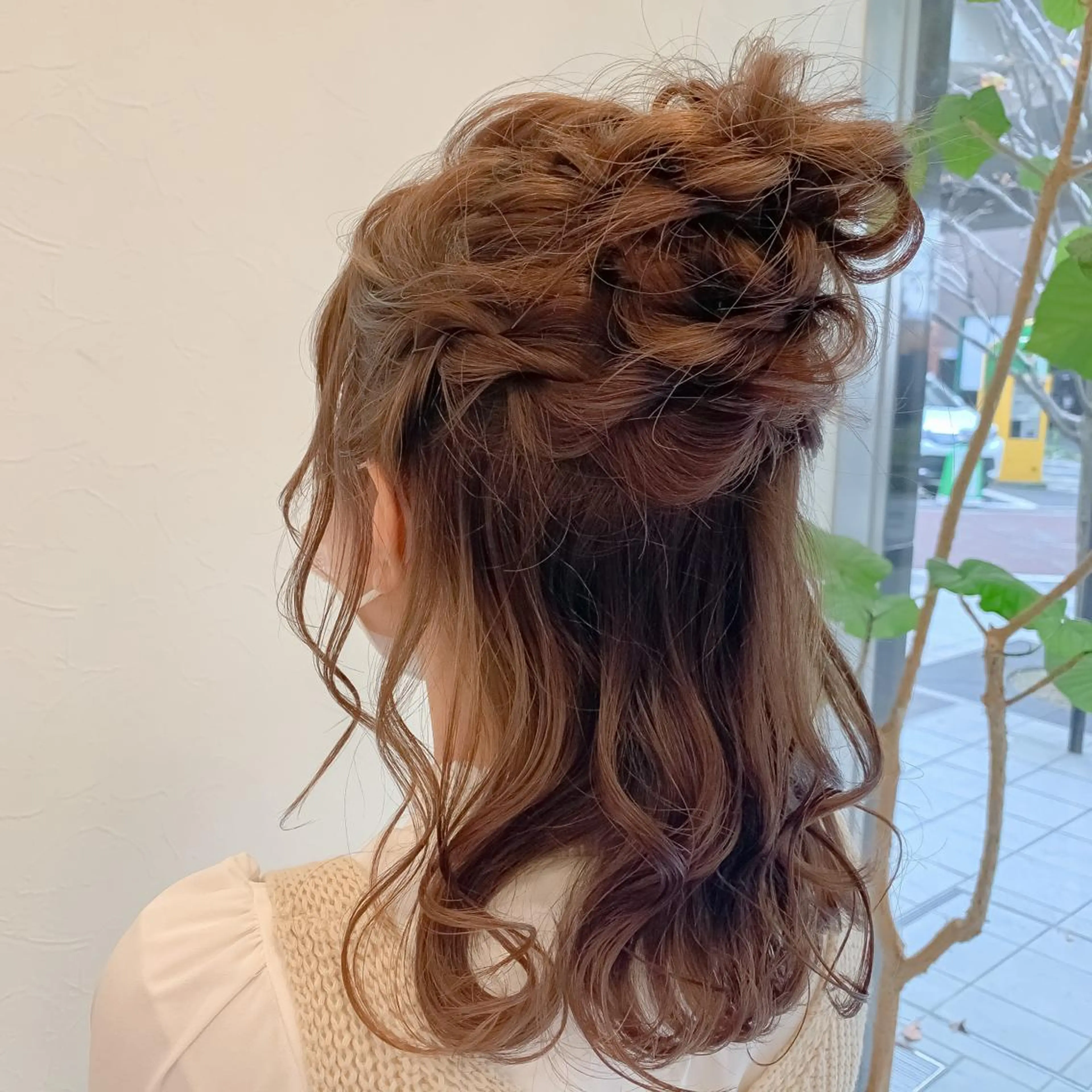 セミロング ヘアアレンジ お団子ヘア 飯塚 沙衣のヘアスタイル
