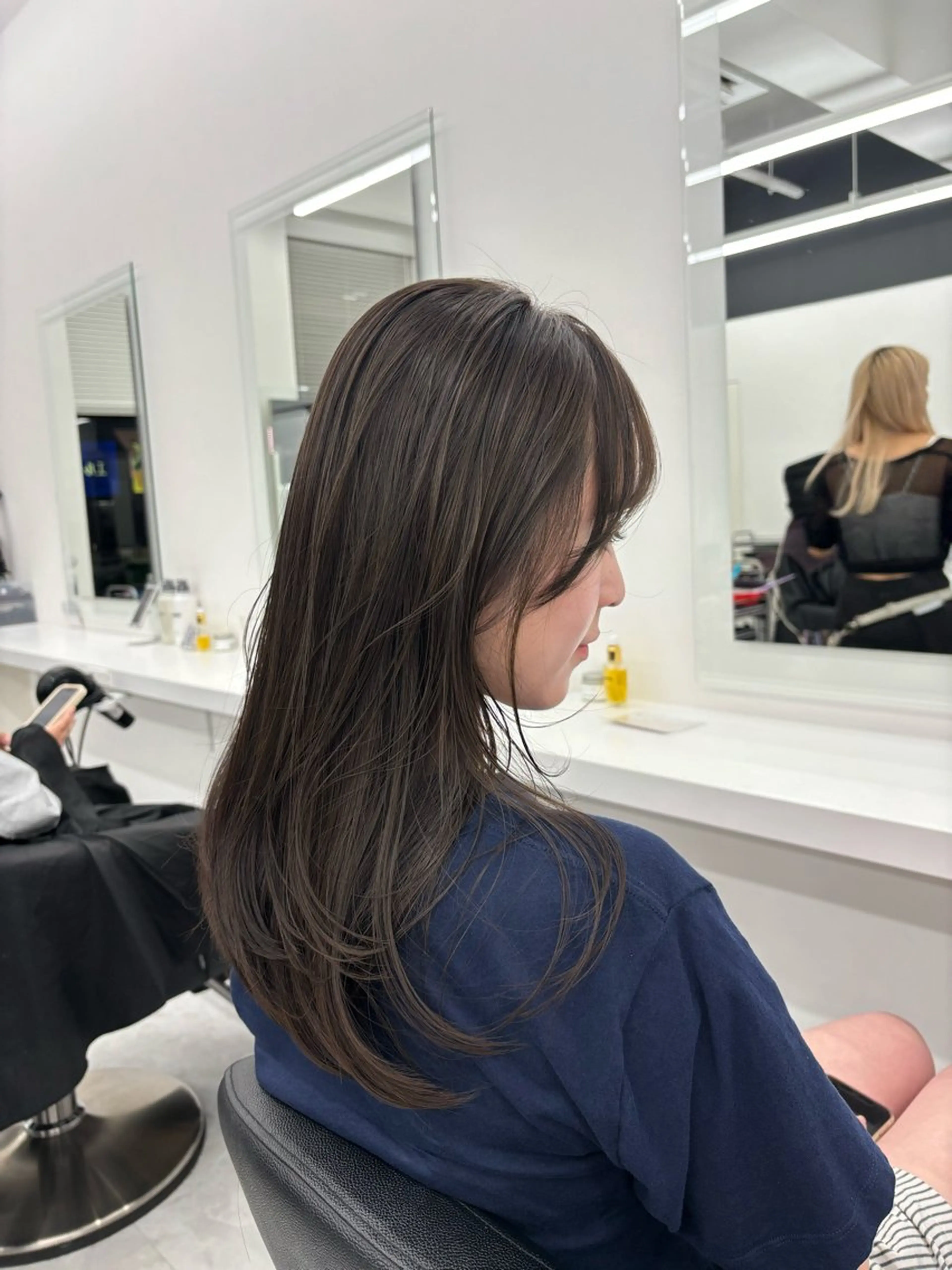 セミロング カラー カット ヘアカラー トリートメント ヘッドスパ ヘアセット 韓国レイヤー ハッシュカットのヘアスタイル