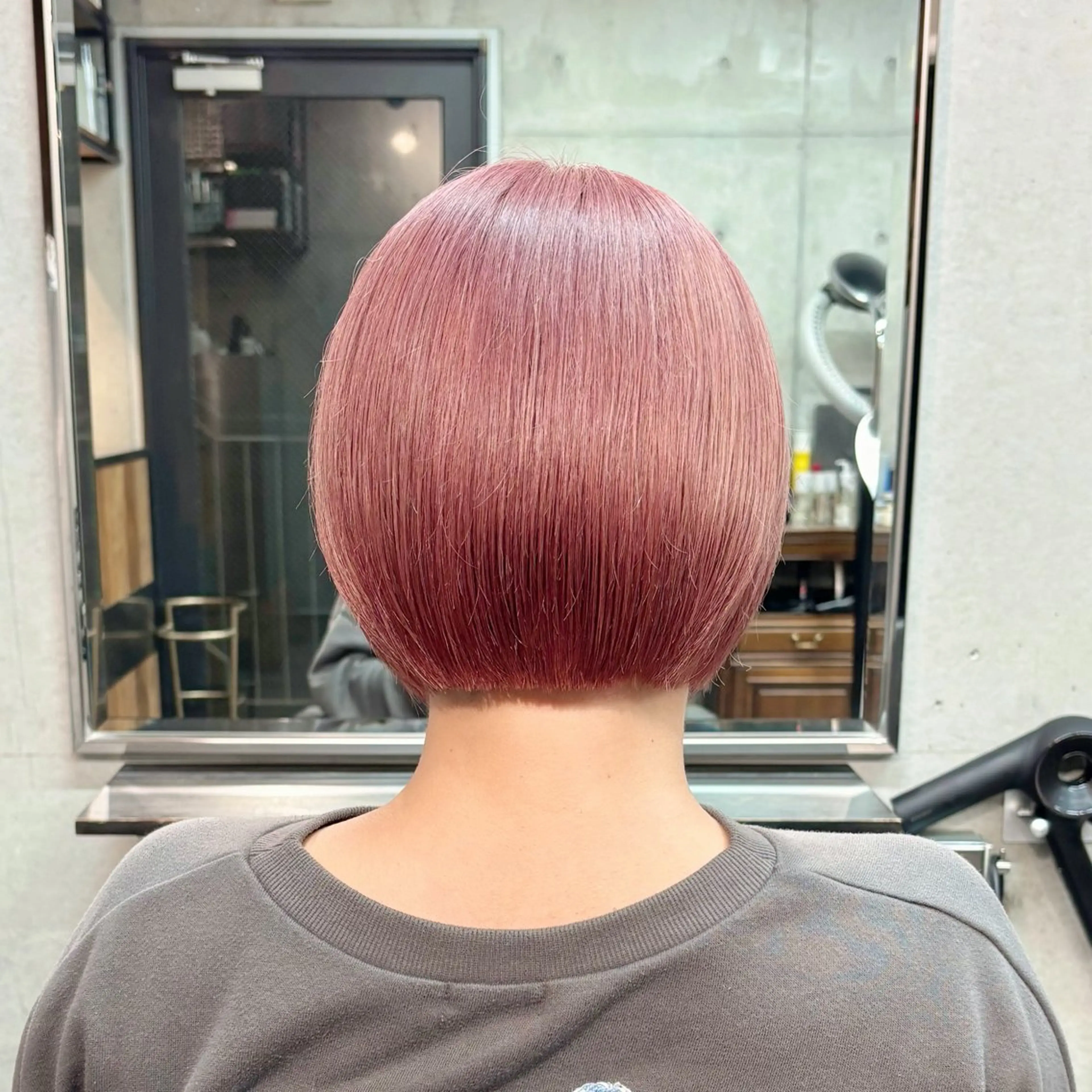 ショート カラー ベージュカラー ピンクカラー ピンクベージュ ボブ カット ヘアカラー トリートメント ショートボブ髪質改善 縮毛矯正のプロ山道潤のヘアスタイル