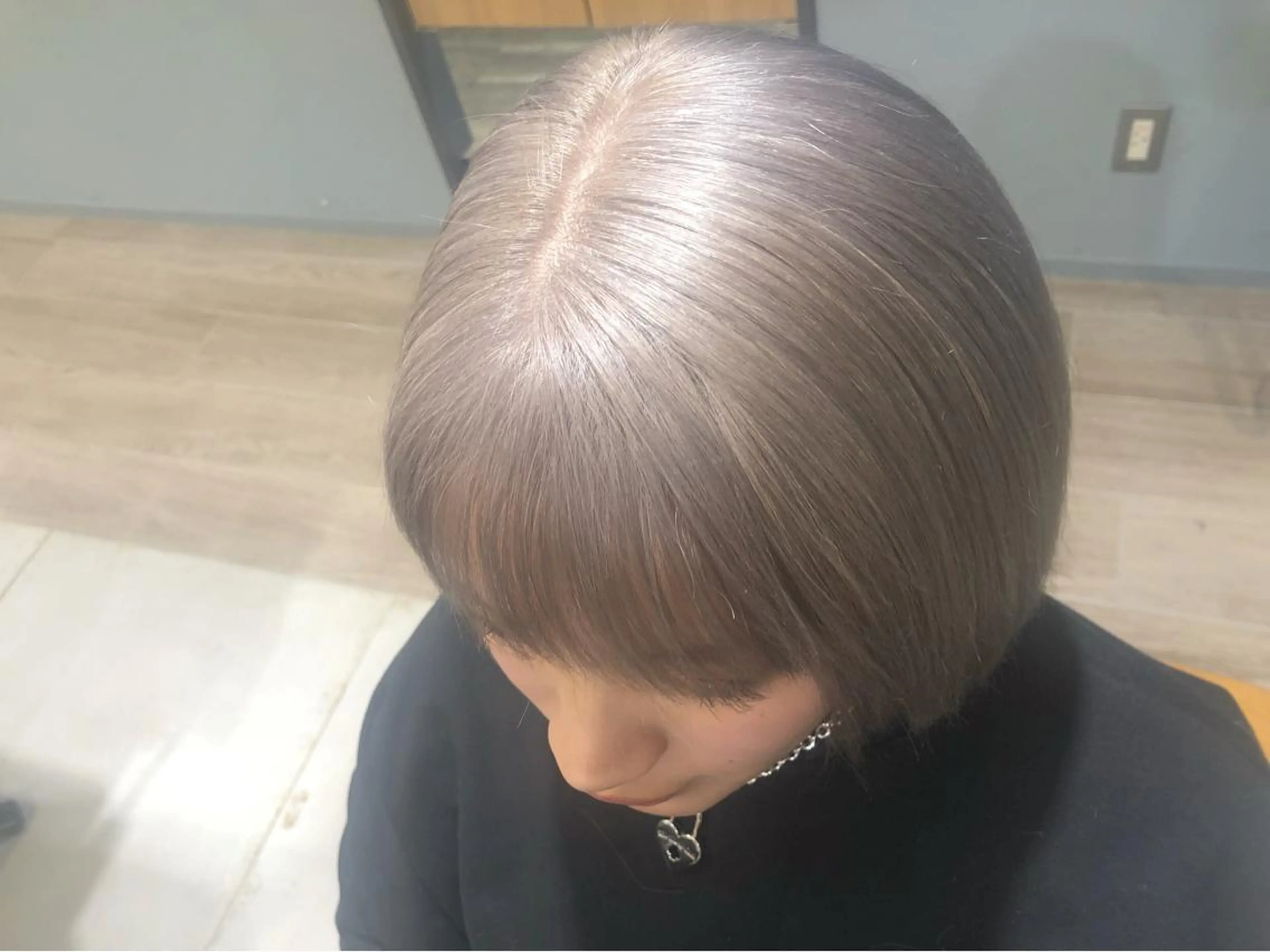 セミロング カラー シルバー カット ヘアカラー 縮毛矯正 トリートメント 江原 彩華のヘアスタイル