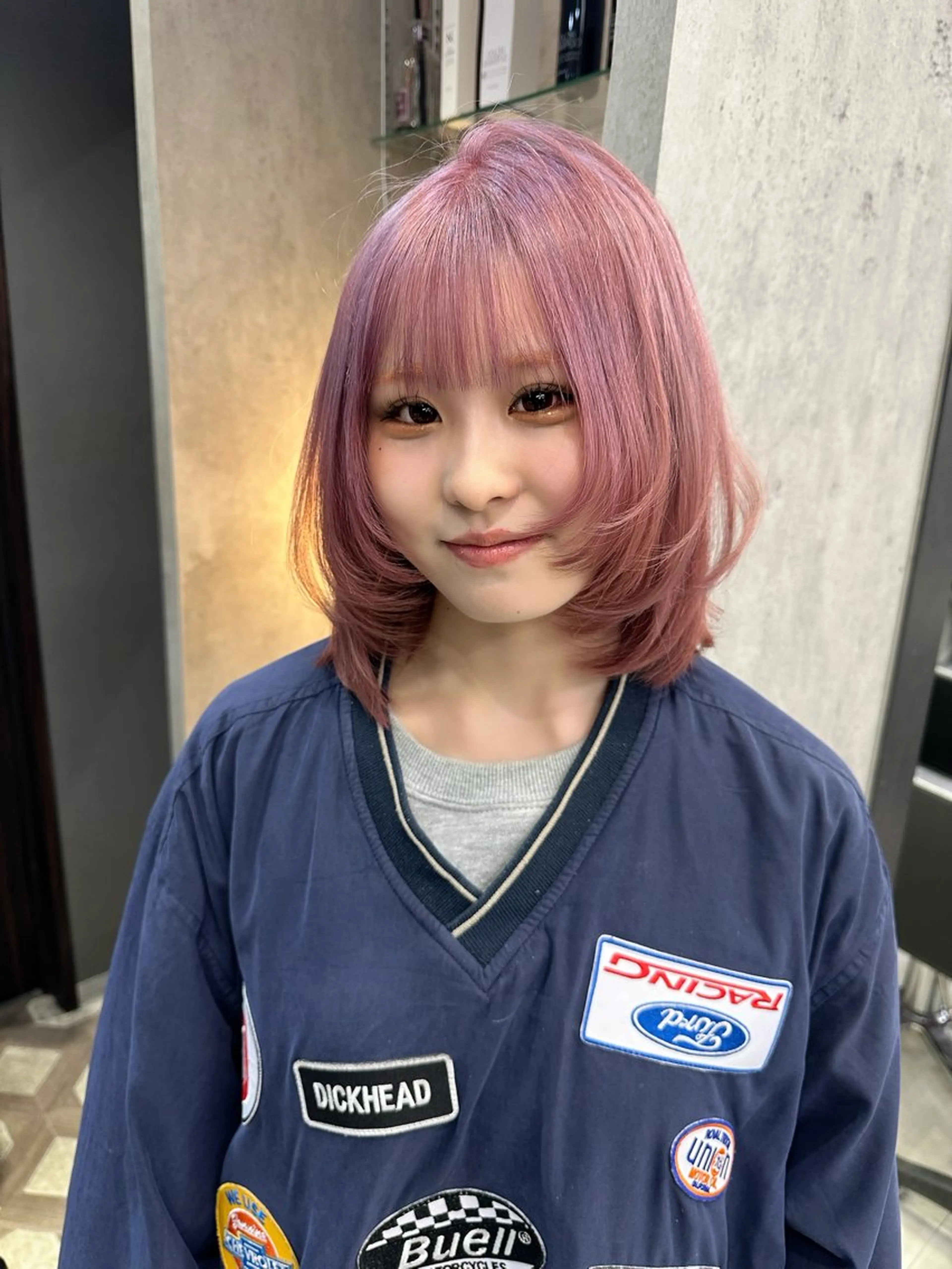 ミディアム カラー ボブレイヤー ベージュカラー カシス ハイトーンカラー ミルクティーベージュ ヘアカラー AYAKASA 暖色カラー/レイヤーのヘアスタイル