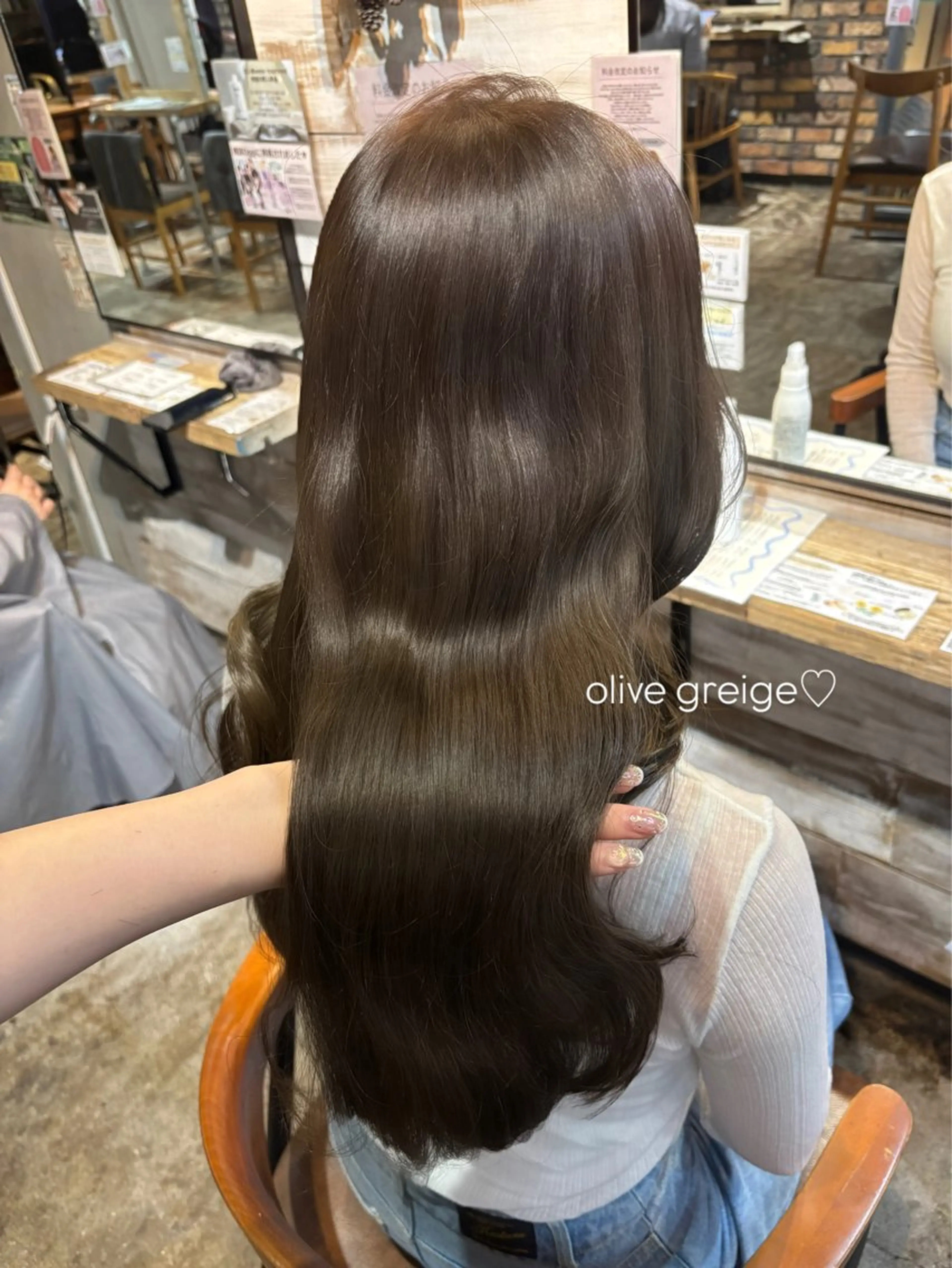 ロング カラー グレージュ オリーブグレージュ オリーブグレー カット ヘアカラー トリートメント 光本 杏のヘアスタイル