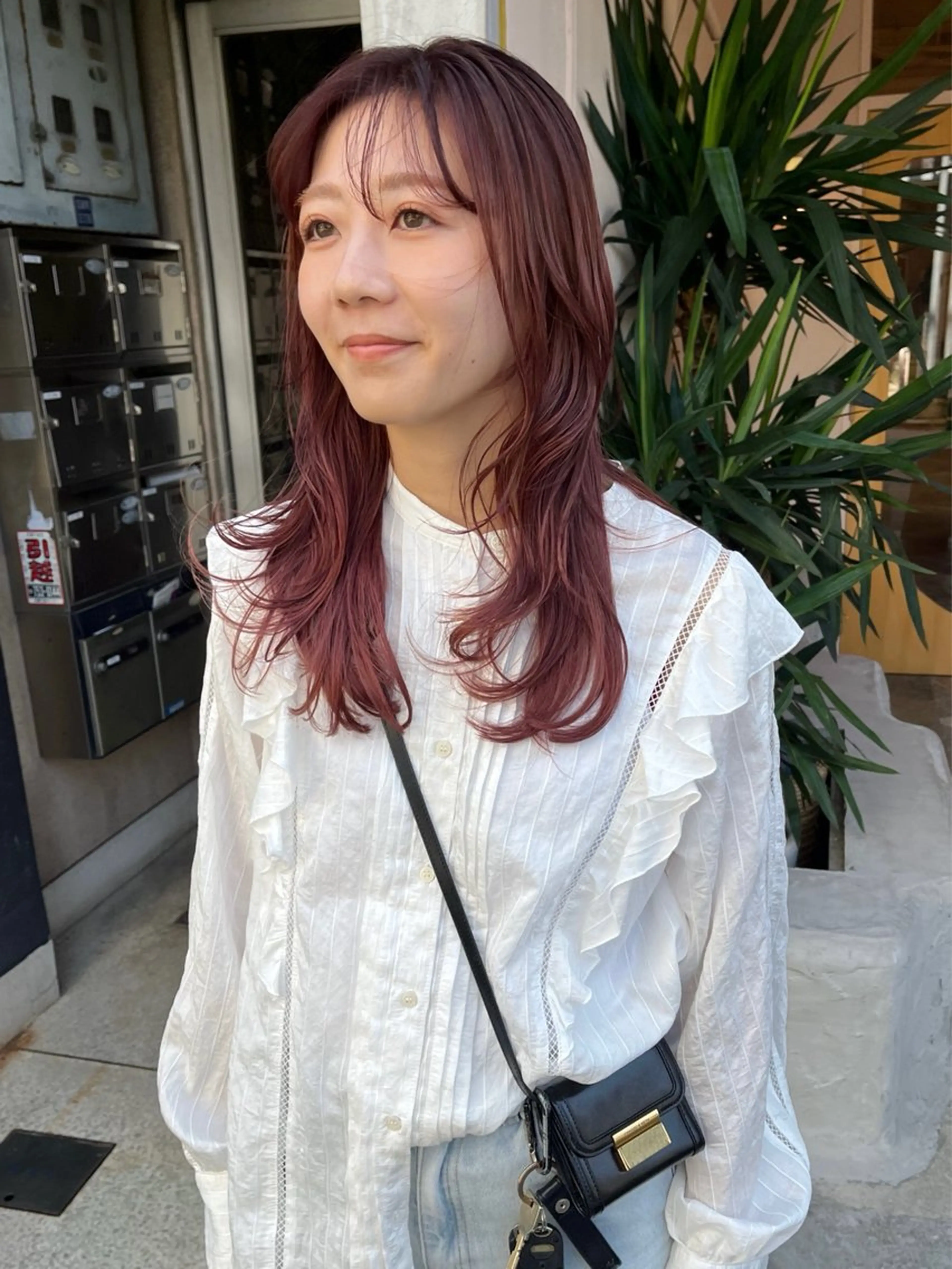 セミロング ピンクブラウン レイヤーカット カット ヘアカラー トリートメント iru所属・mi kiのヘアスタイル