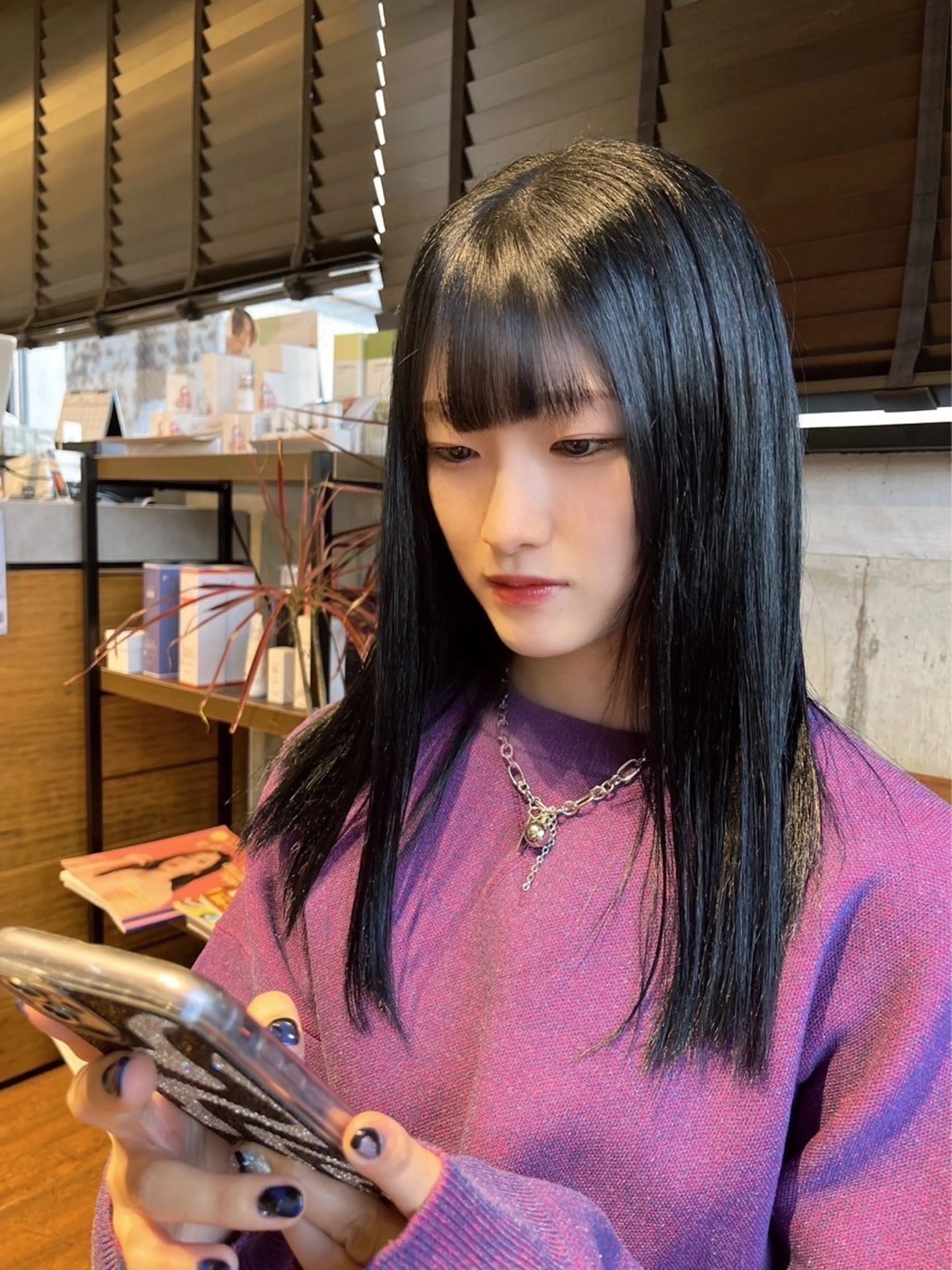ロング カラー/ブリーチ 岸谷真幸のヘアスタイル