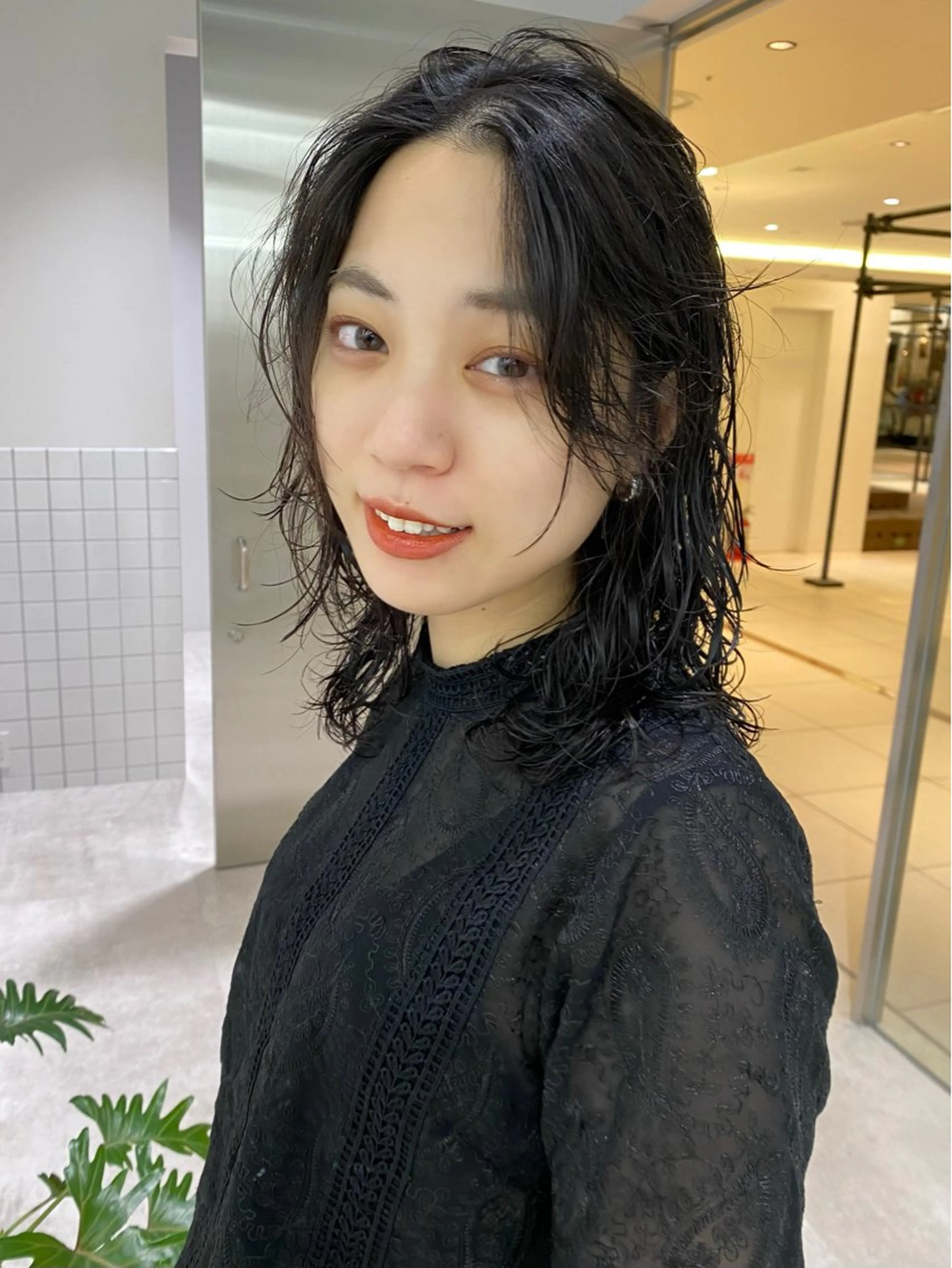 ミディアム カラー ミディアムパーマ ウルフカット カット ヘアカラー トリートメント 似合わせカット レイヤーボブウルフのヘアスタイル