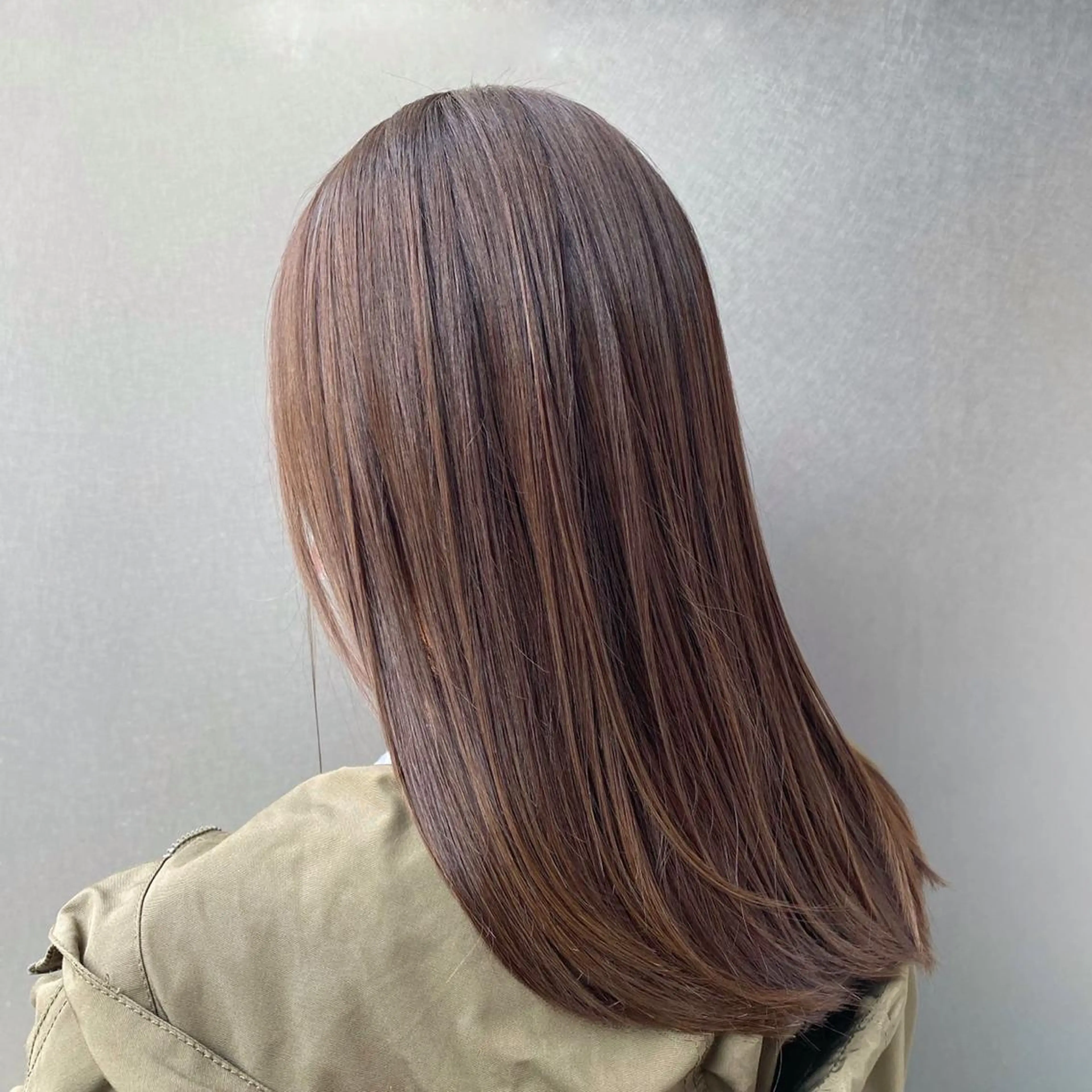 セミロング 芝山 柚衣のヘアスタイル