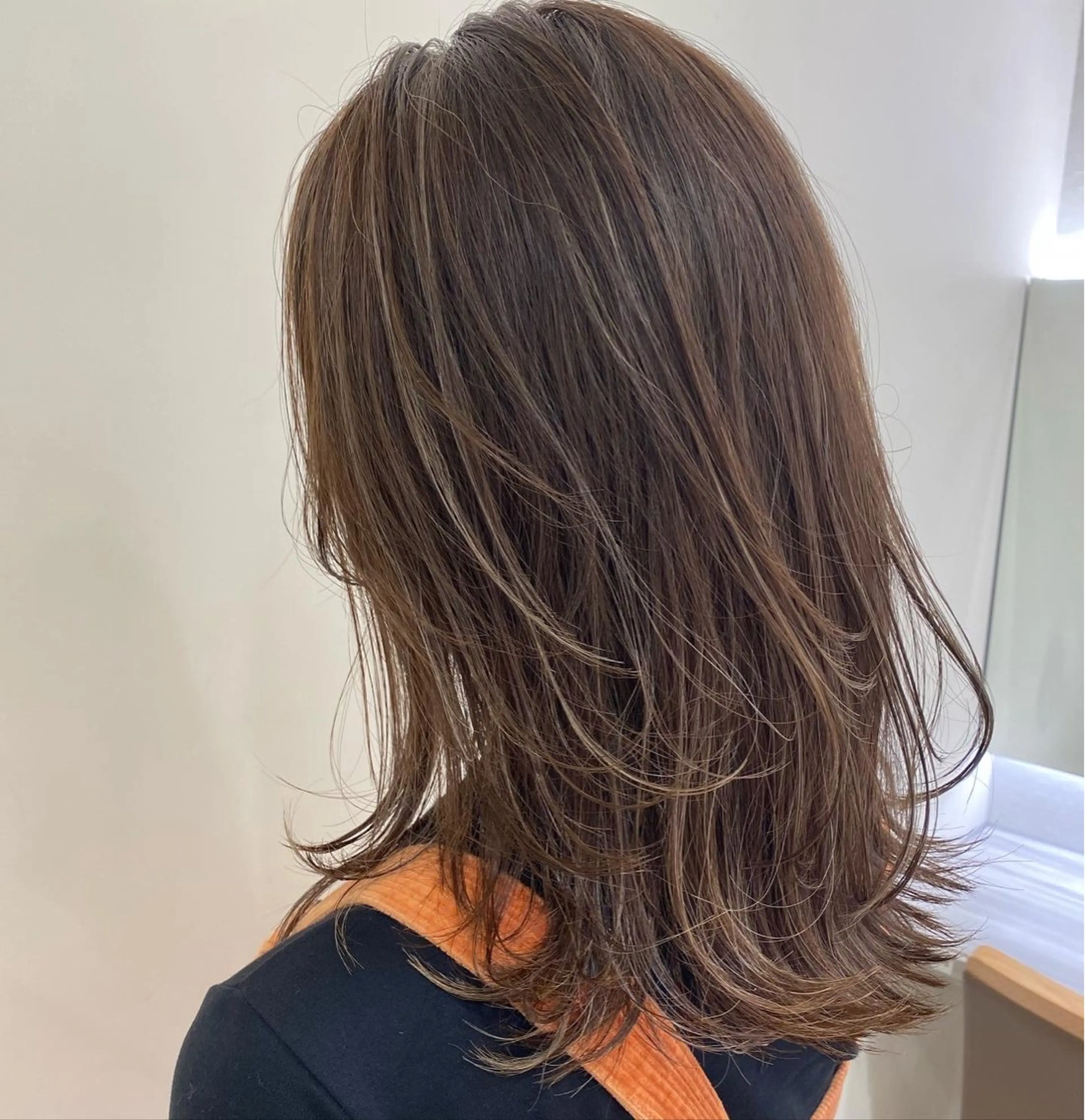 セミロング カット ヘアカラー トリートメント プレイングカラー🤍 細めハイライトのヘアスタイル