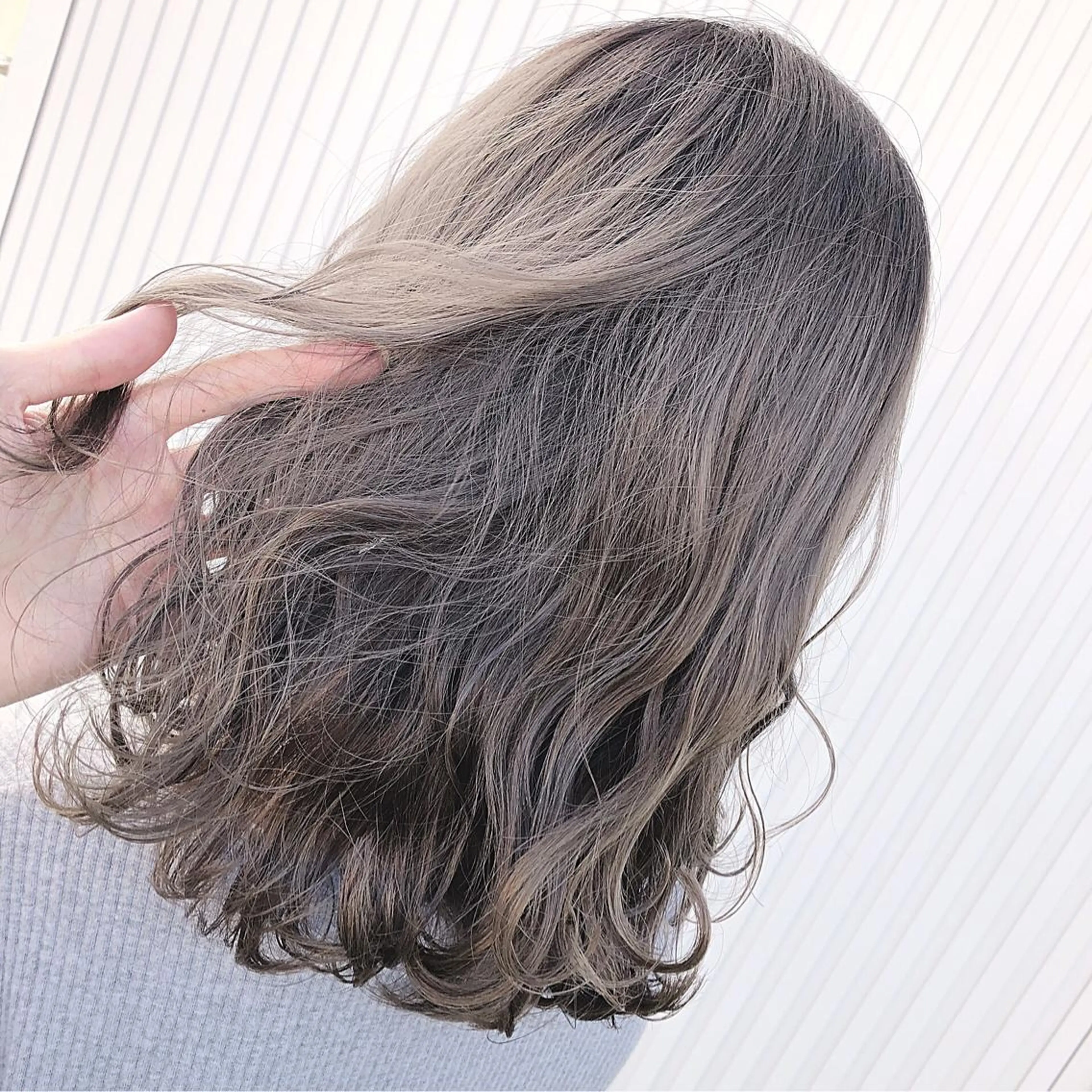 ミディアム カラー ブリーチ グレージュ 名畑 裕貴のヘアスタイル