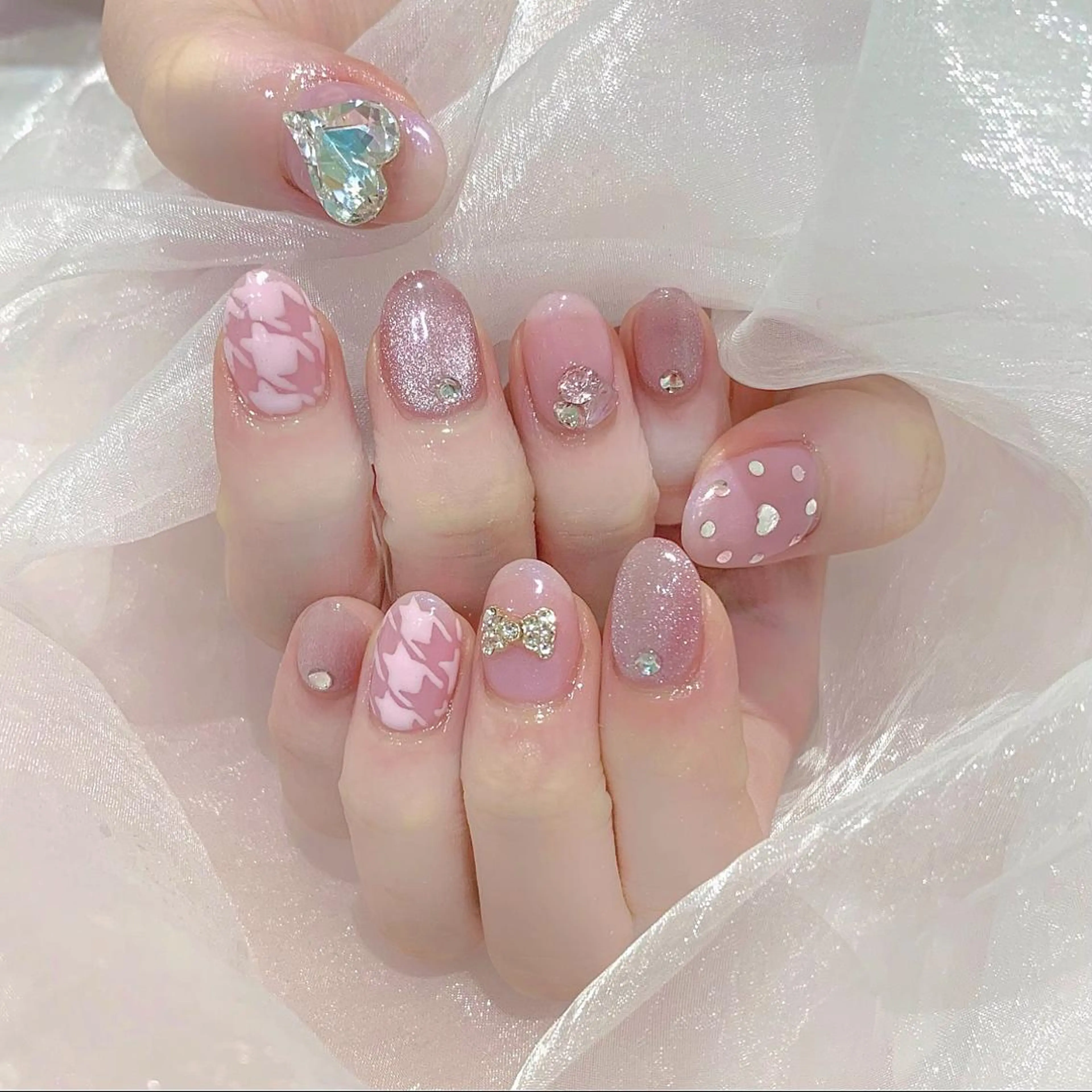 ネイル ハート ストーンネイル ハンドネイル Kanon 🤍のネイルデザイン