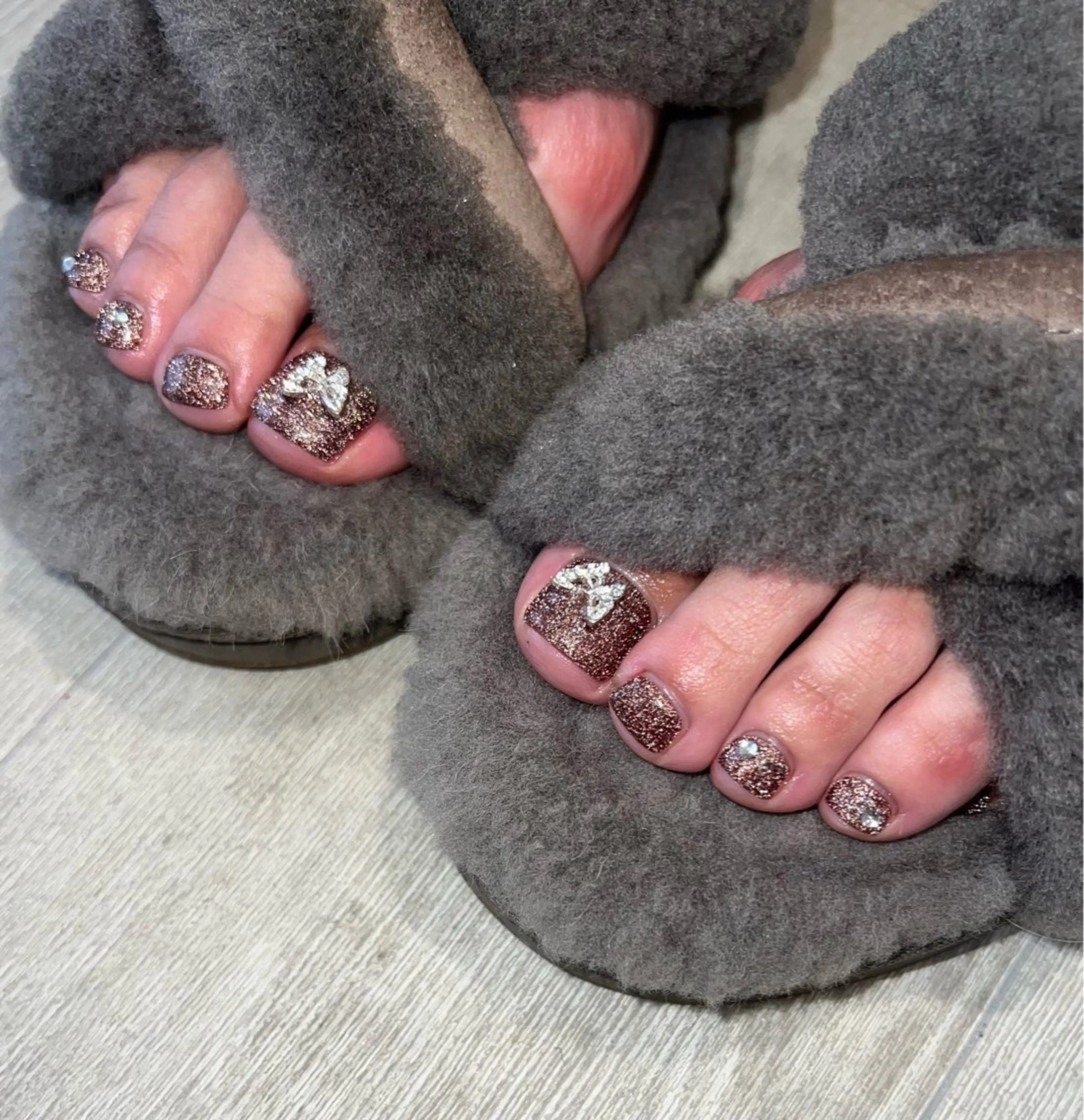 ネイル フラッシュネイル ストーンネイル フットネイル Lino+ ネイル&よもぎ蒸しのネイルデザイン