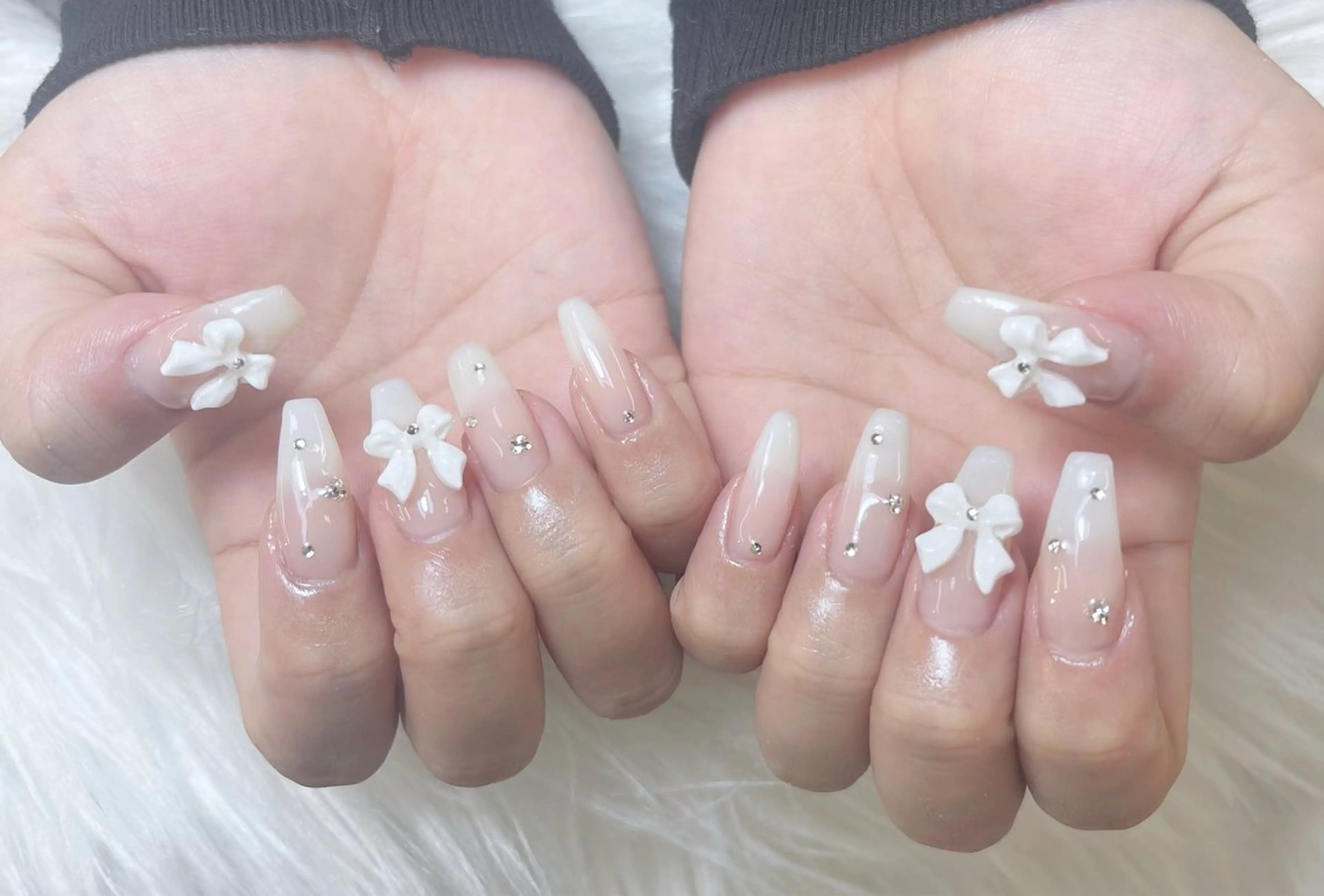 ネイル 成人式 ロングネイル マグネットネイル 大理石ネイル(マーブル) リボン ハンドネイル Amee Nailsalon所属・Amee Nailsalonのネイルデザイン