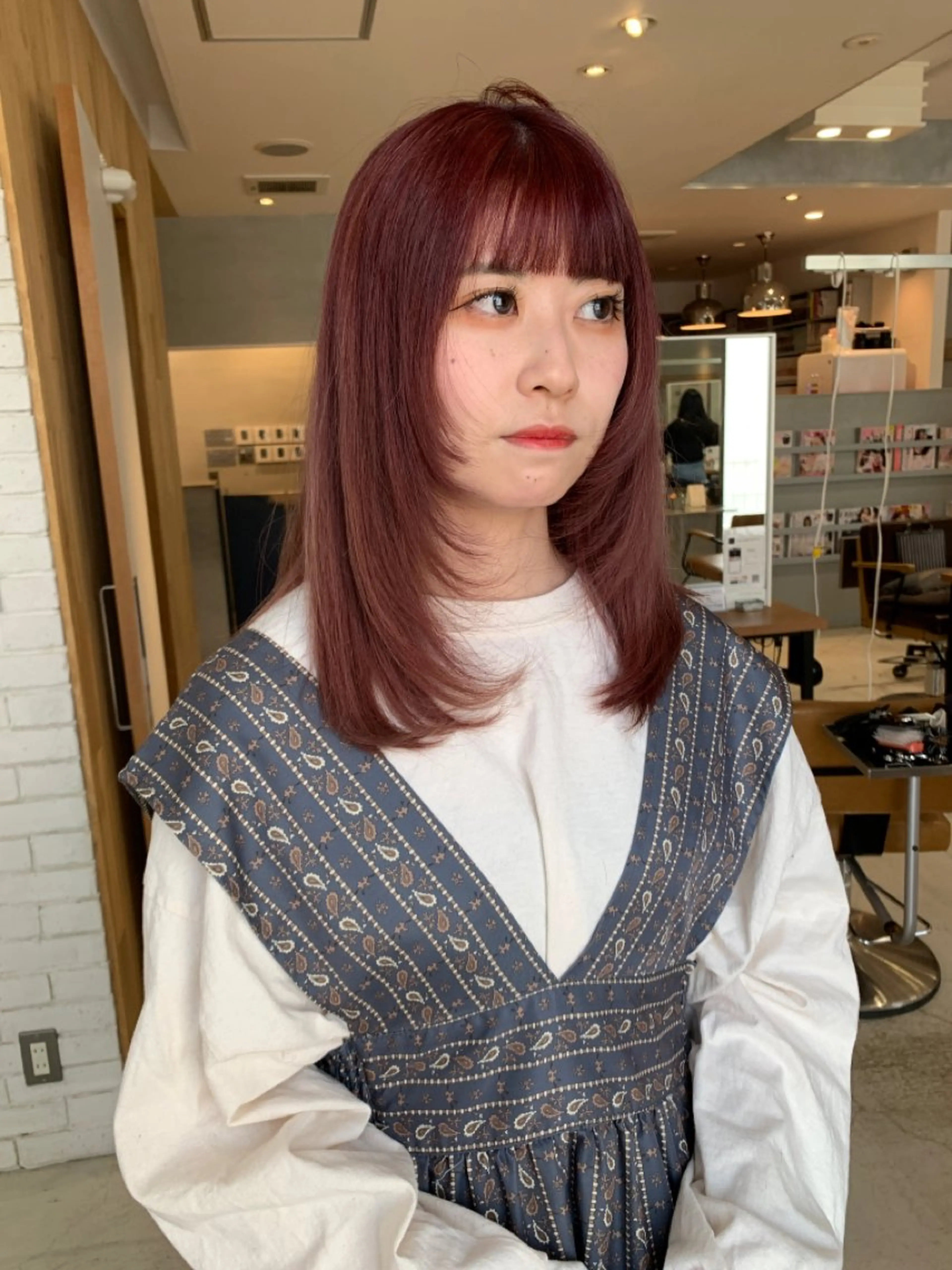 セミロング カラー ブリーチ ピンクカラー 顔まわりレイヤー レイヤーカット 🌈難波🌈ベージュ カラー【ヒロム】のヘアスタイル