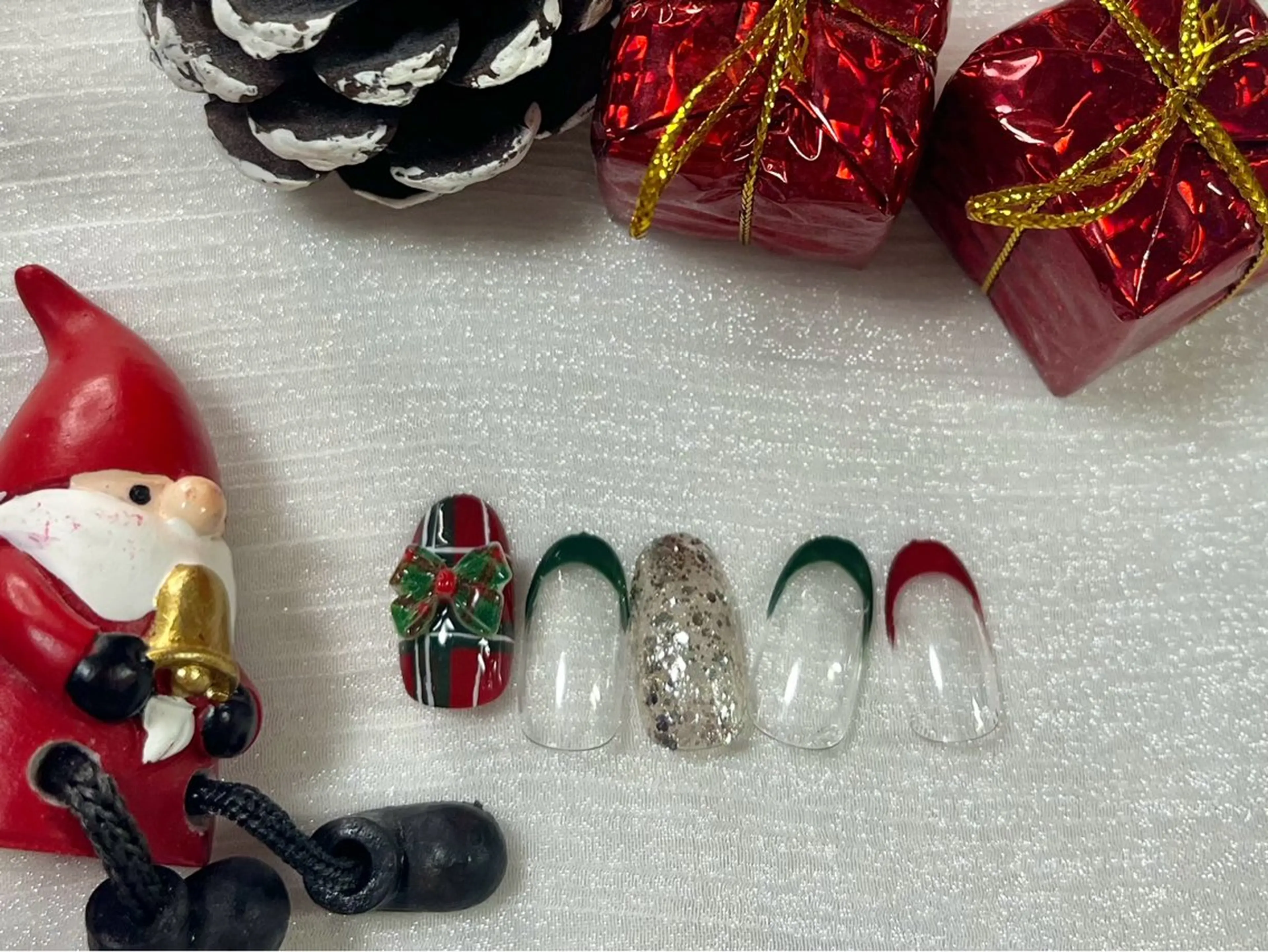 ネイル フレンチネイル ジェルネイル パラジェル リボン 冬ネイル ハンドネイル kiki nail 二子玉川のネイルデザイン