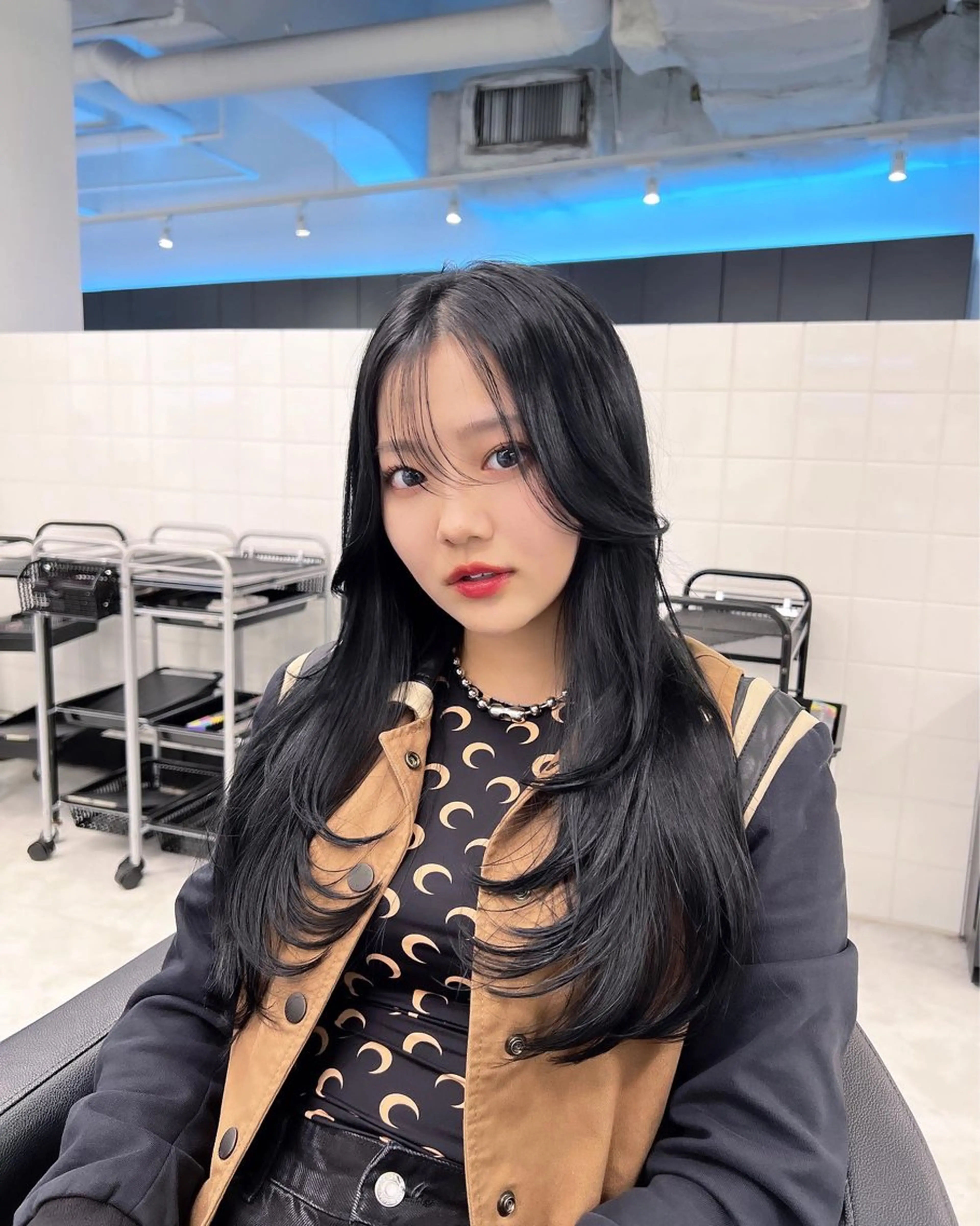 ロング カラー 🇨🇳中韓レイヤー 暗髪カラー🇰🇷のヘアスタイル