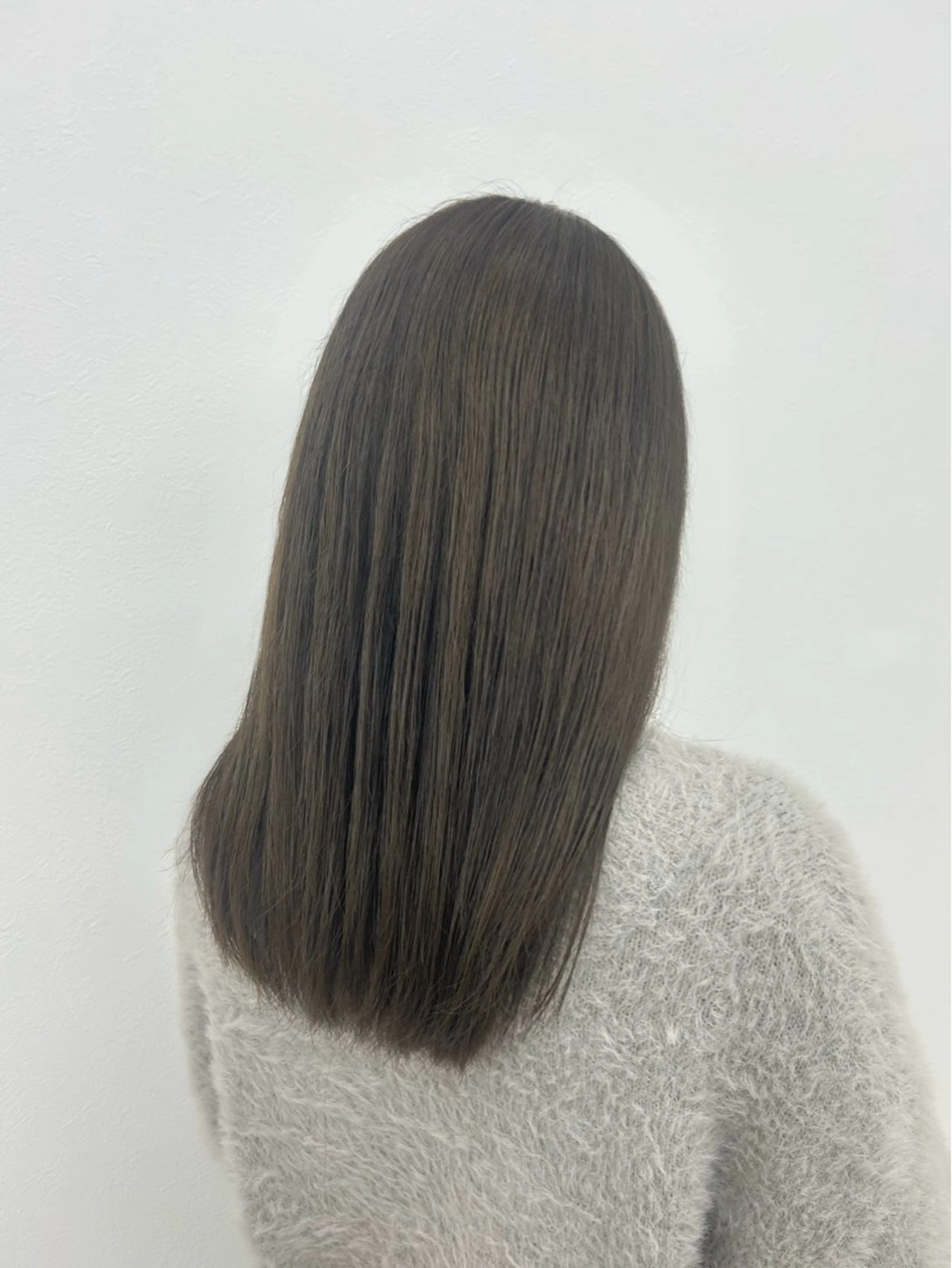 セミロング カラー ブリーチ ヘアカラー トリートメント 武田 唯来のヘアスタイル