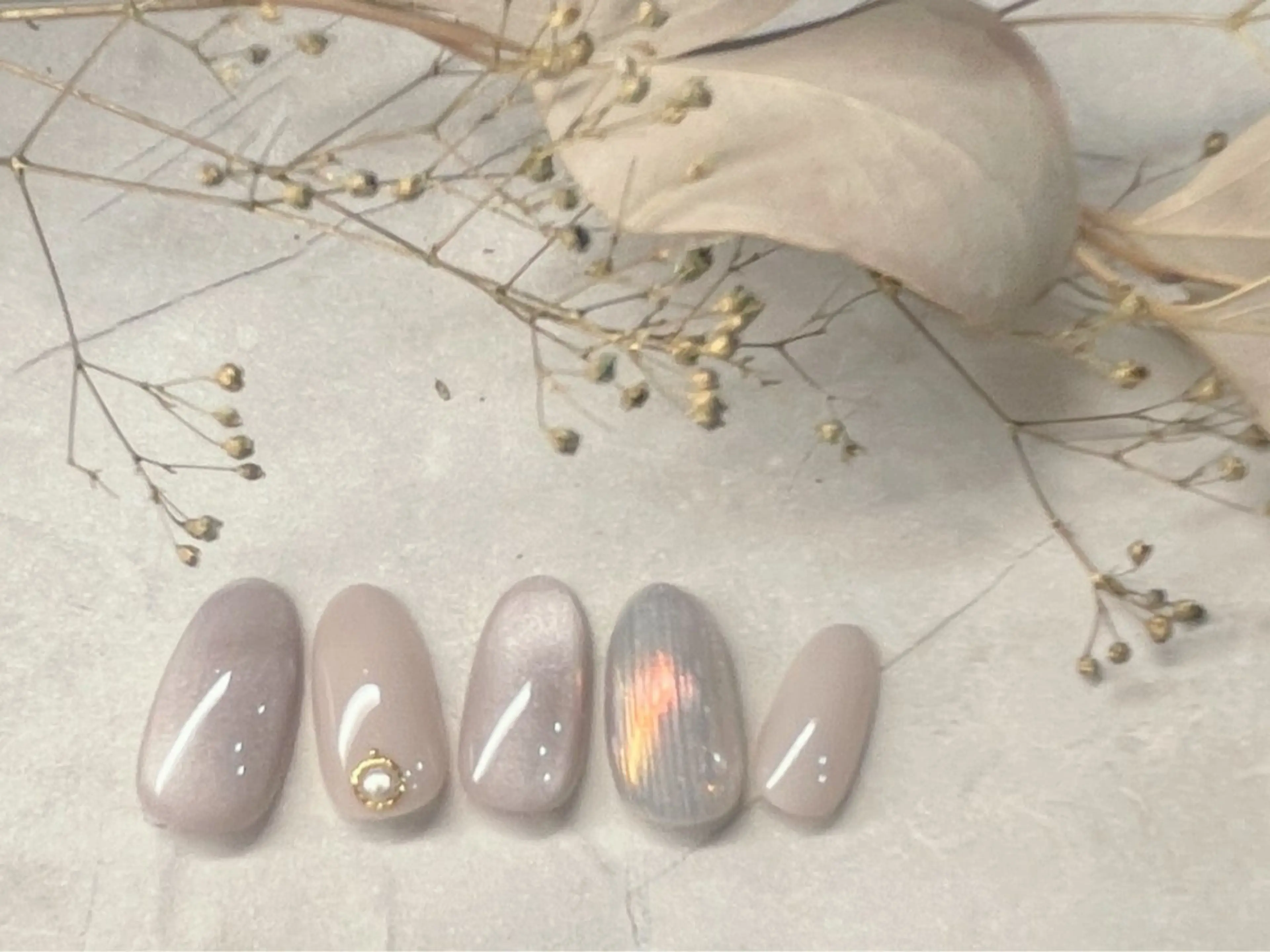 ネイル マグネットネイル ミラーネイル ワンカラーネイル ハンドネイル Nailsalon Sereno所属・Nailsalon Serenoのネイルデザイン