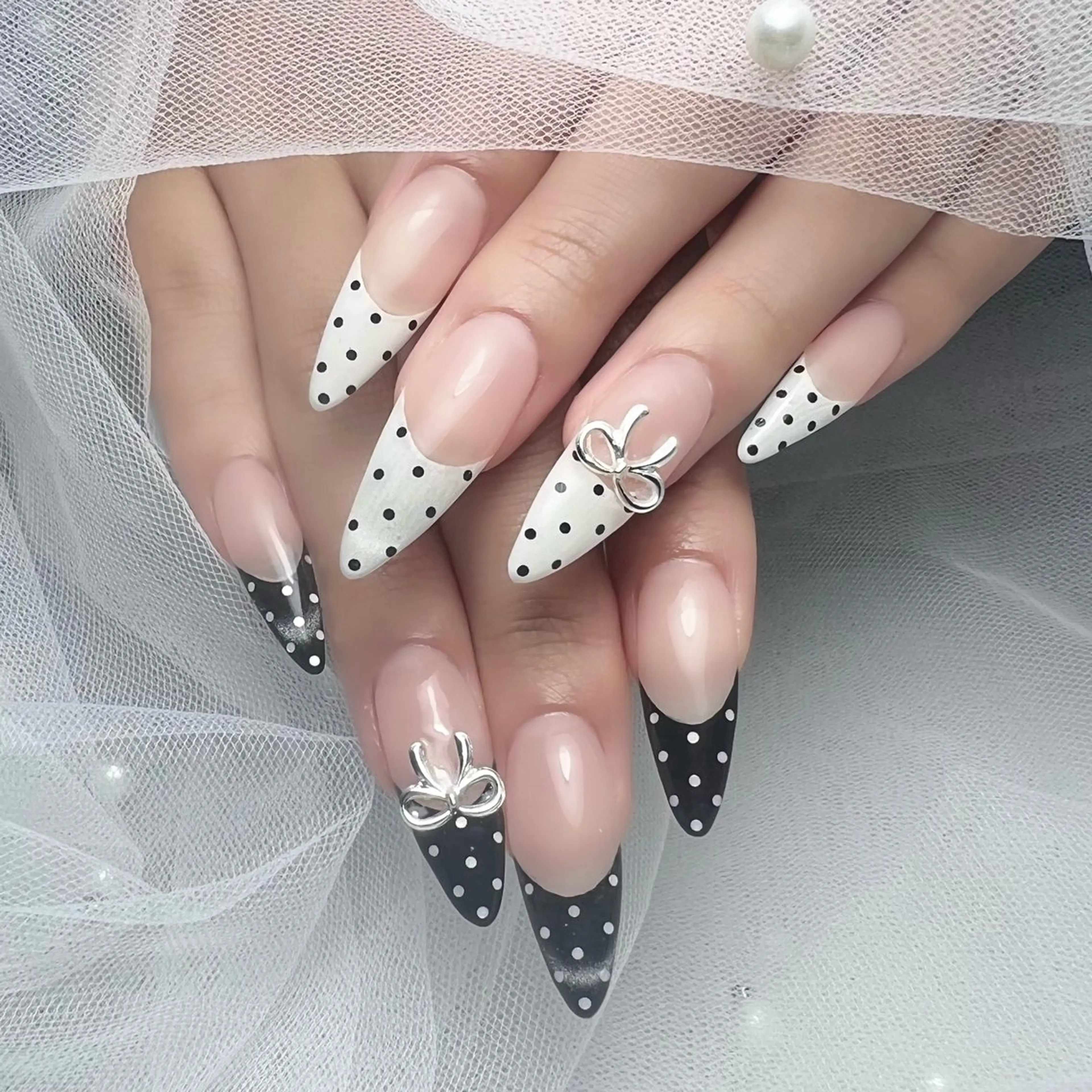 ネイル Y u a n🤍 pas á pasのネイルデザイン