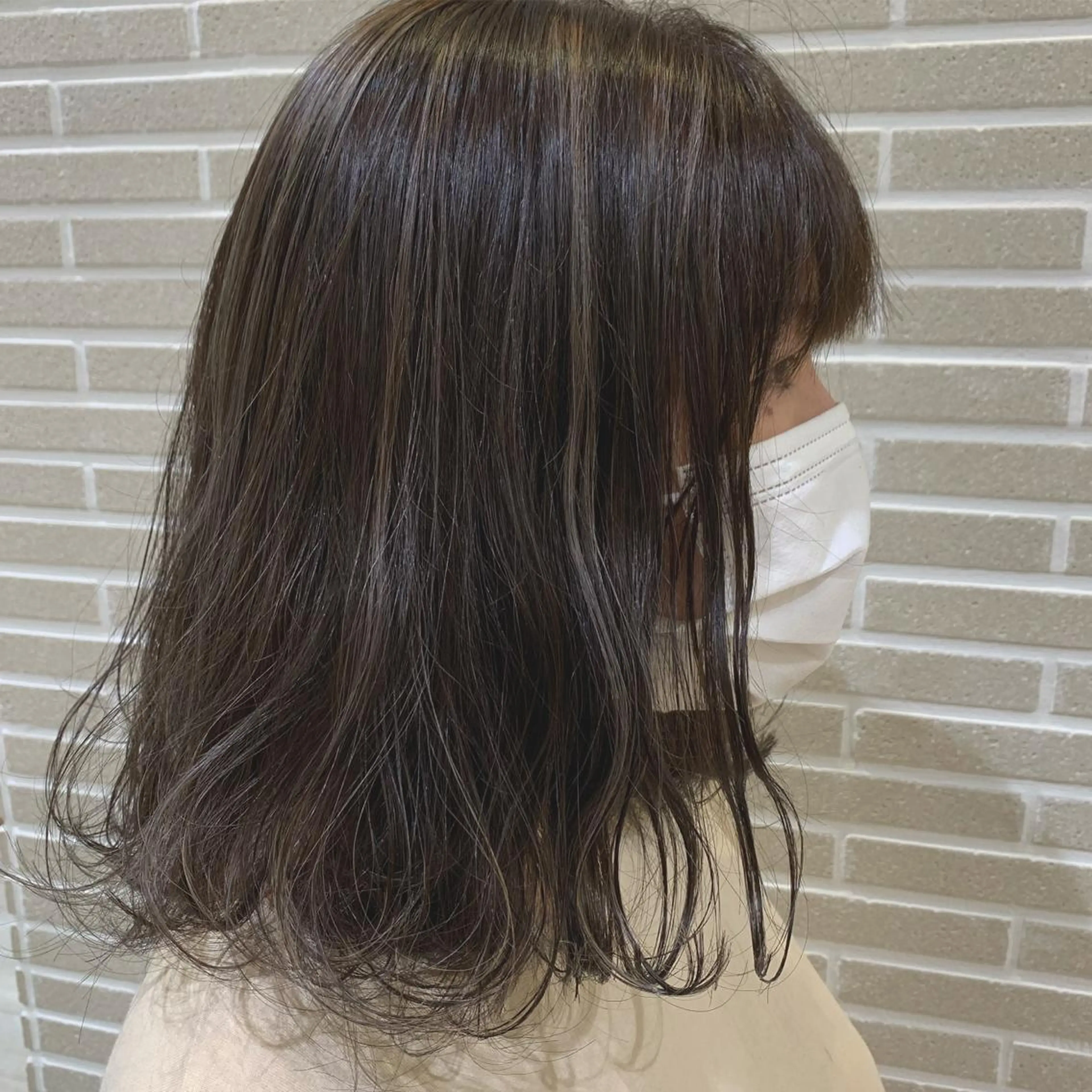 ショート ハイライト ヘアカラー amie三ノ宮所属・潟上 菜摘のヘアスタイル