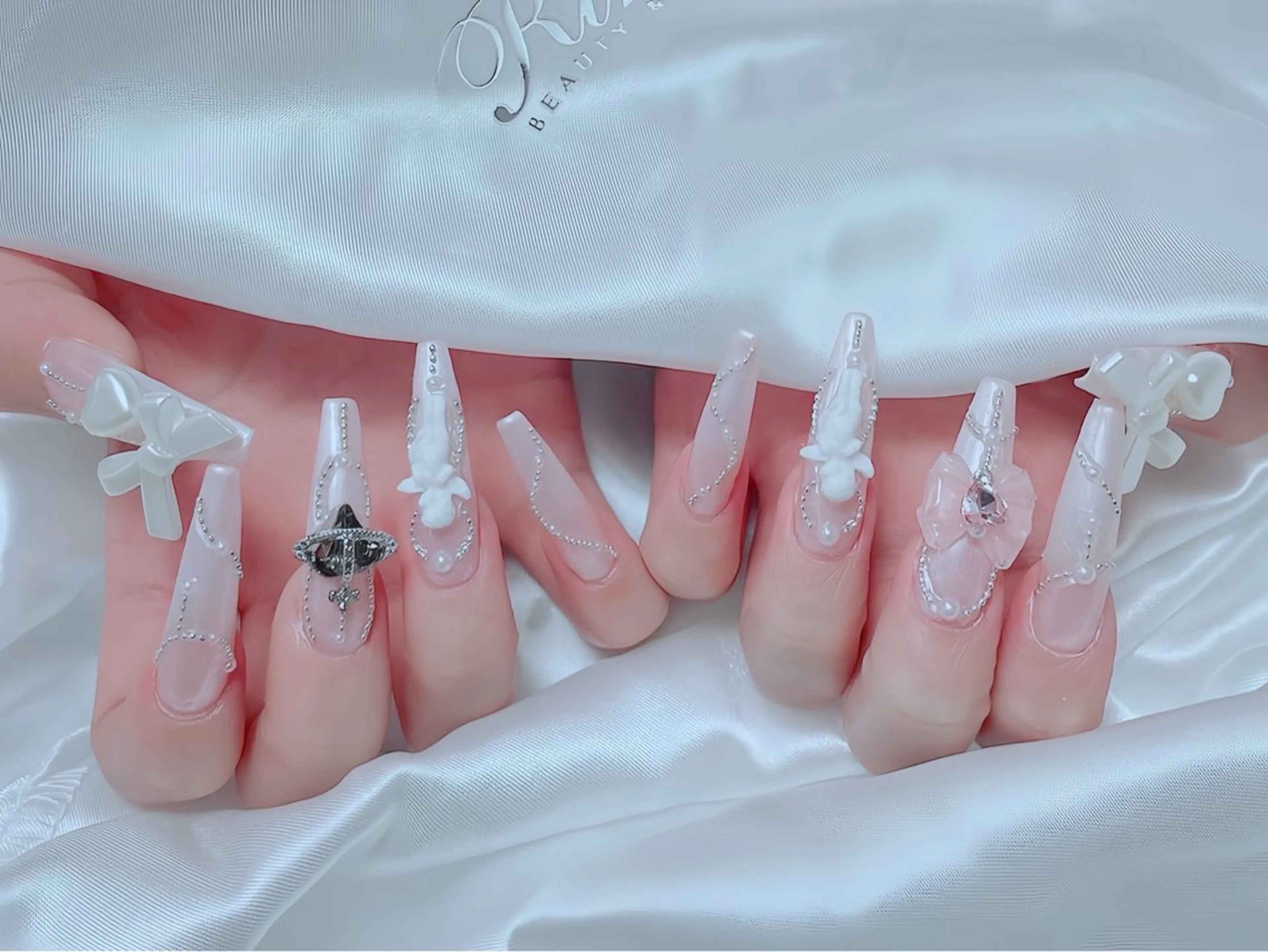 ネイル アニマル柄 ボルドー ブラウン チークネイル フレンチネイル ハンドネイル Rin Nailのネイルデザイン