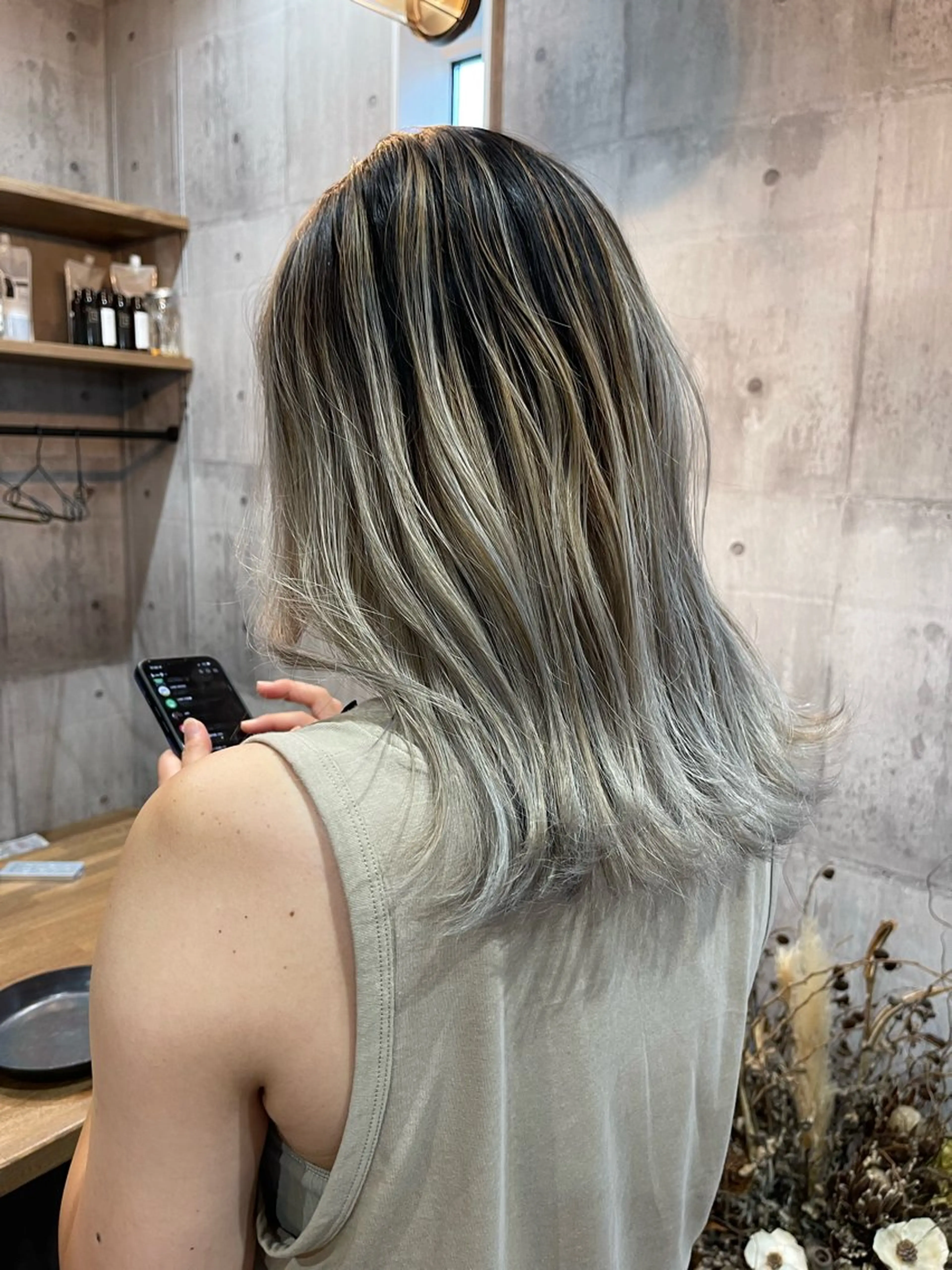 セミロング カラー バレイヤージュ レイヤーカット Felice Erikaのヘアスタイル