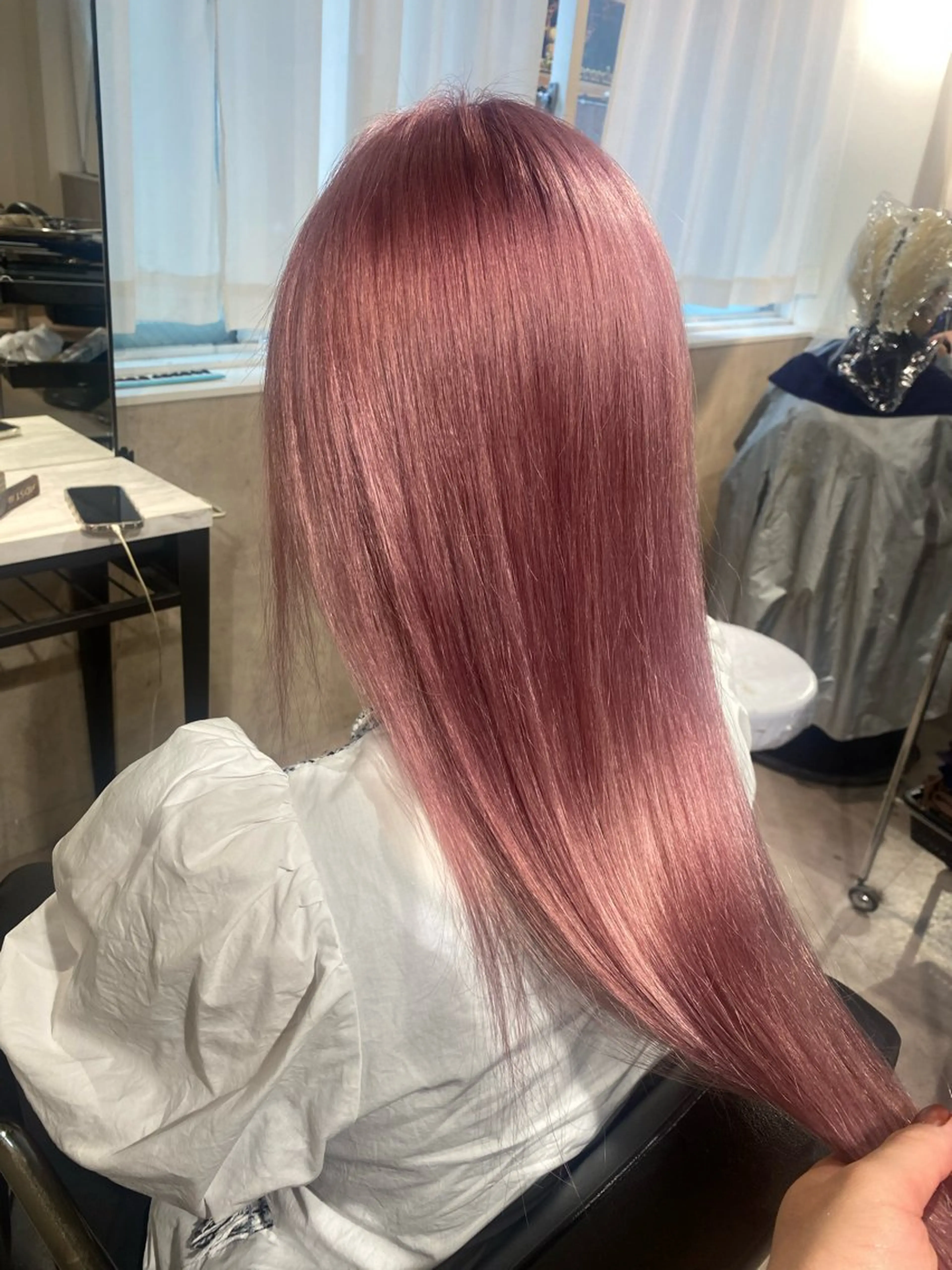 ロング カラー ベージュカラー ピンクカラー ピンクベージュ カット ヘアカラー Seleneコウキ ブリーチ/ハイトーンのヘアスタイル