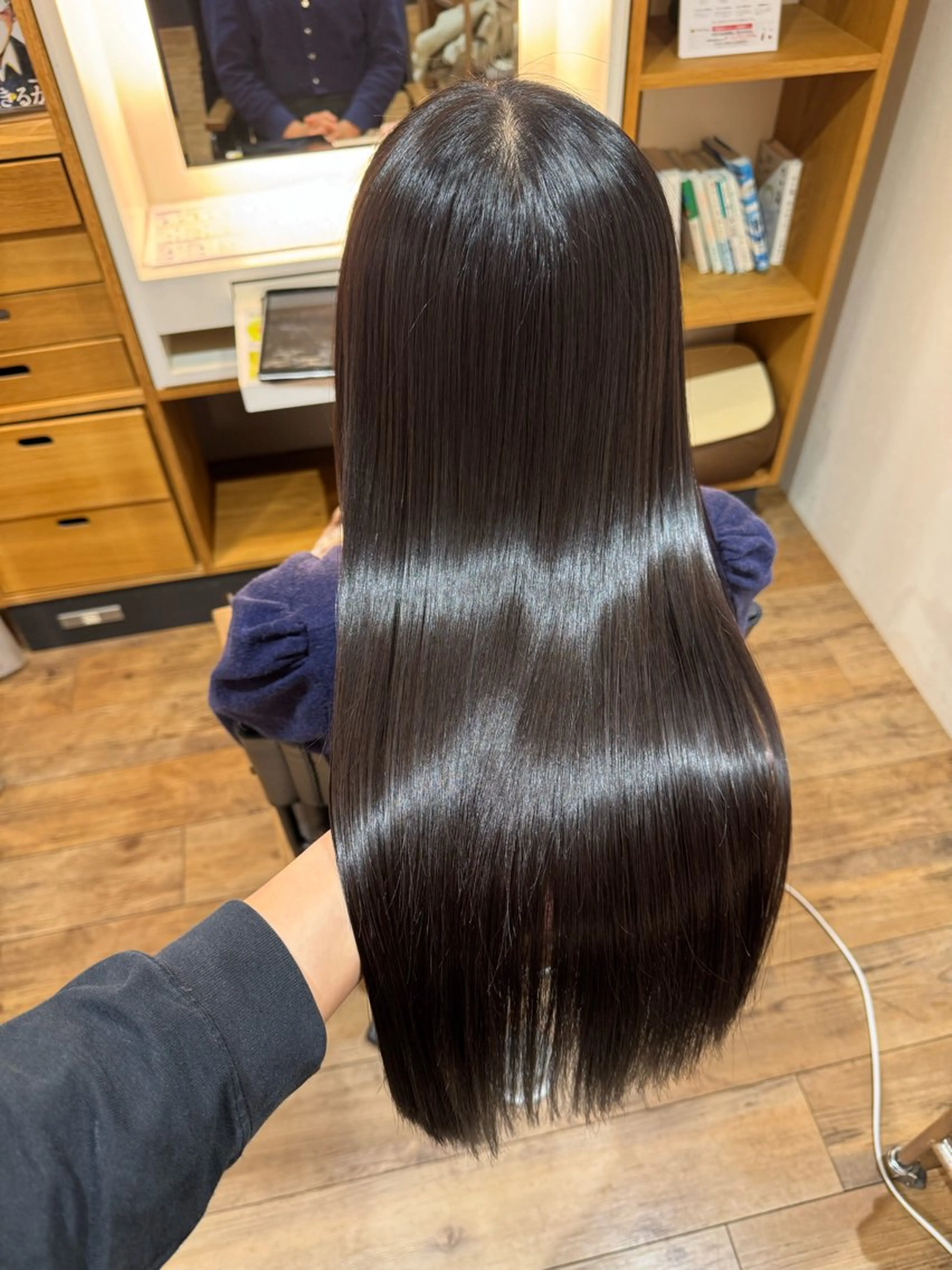 セミロング カット 縮毛矯正 トリートメント afloatkobe所属・美髪/髪質改善 川口凌弥のヘアスタイル